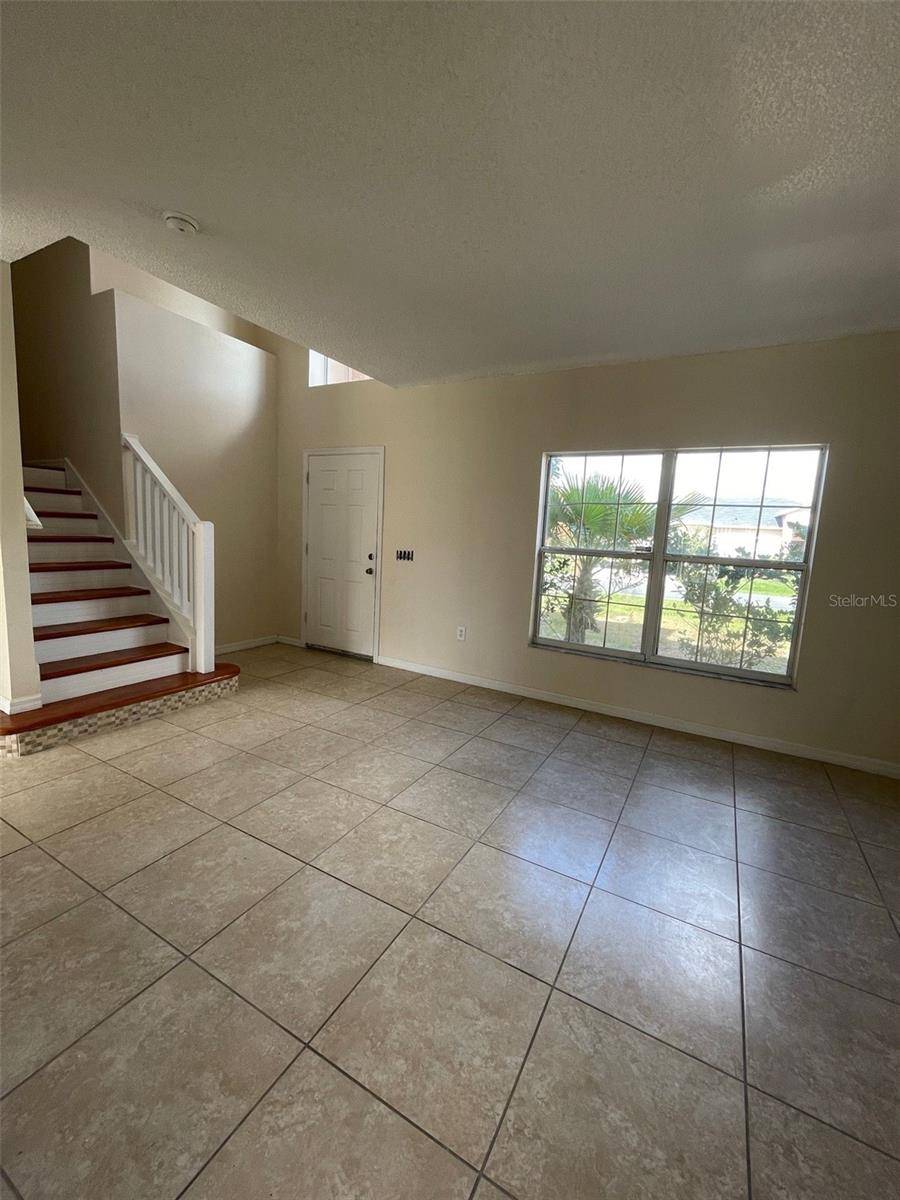 560 BRISTOL CIR, Kissimmee, FL 34758