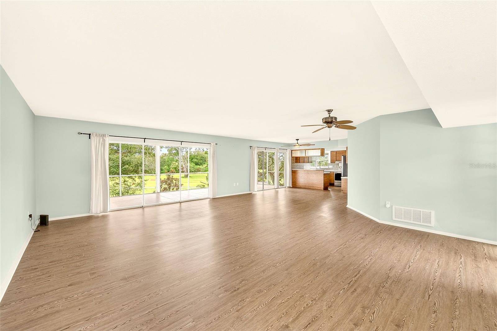 25 COUNTRY CLUB DR, Largo, FL 33771