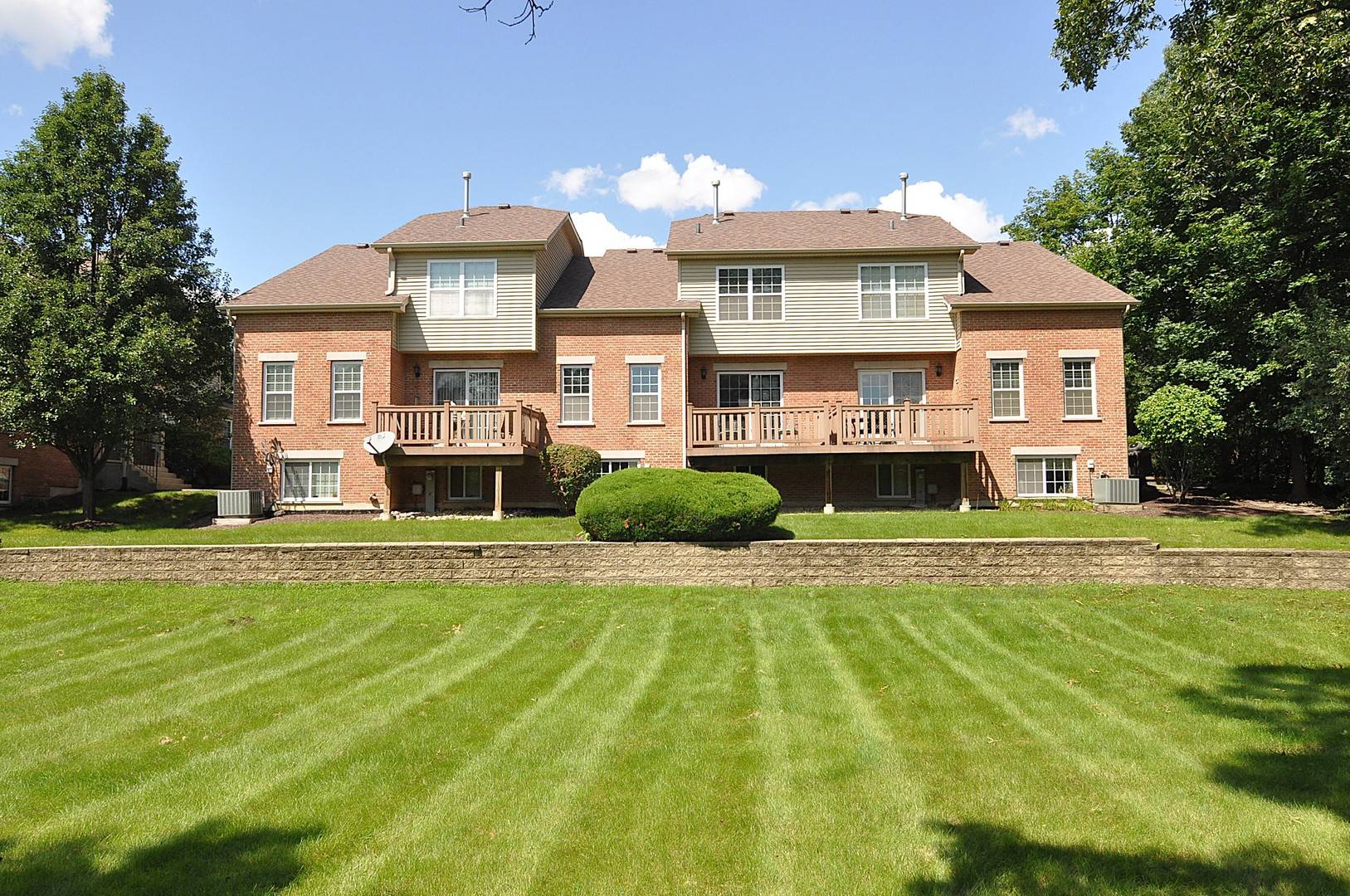 0S077 Kerry CT, Winfield, IL 60190