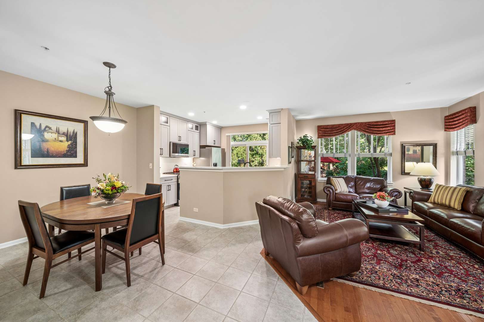 203 Tanglewood DR, Glen Ellyn, IL 60137