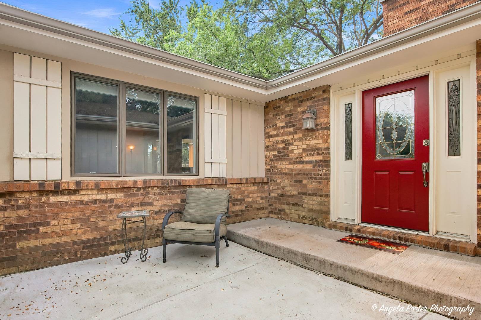 411 N Shepherd Hill LN, Mchenry, IL 60050