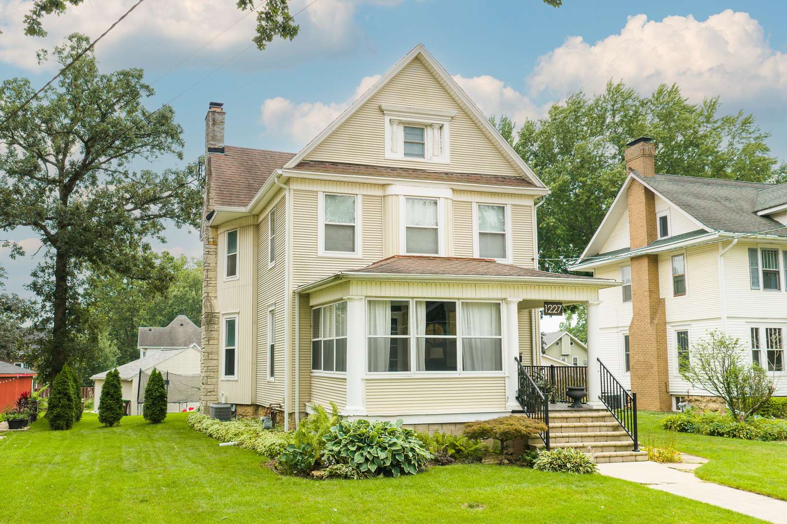 1227 W Stephenson ST, Freeport, IL 61032