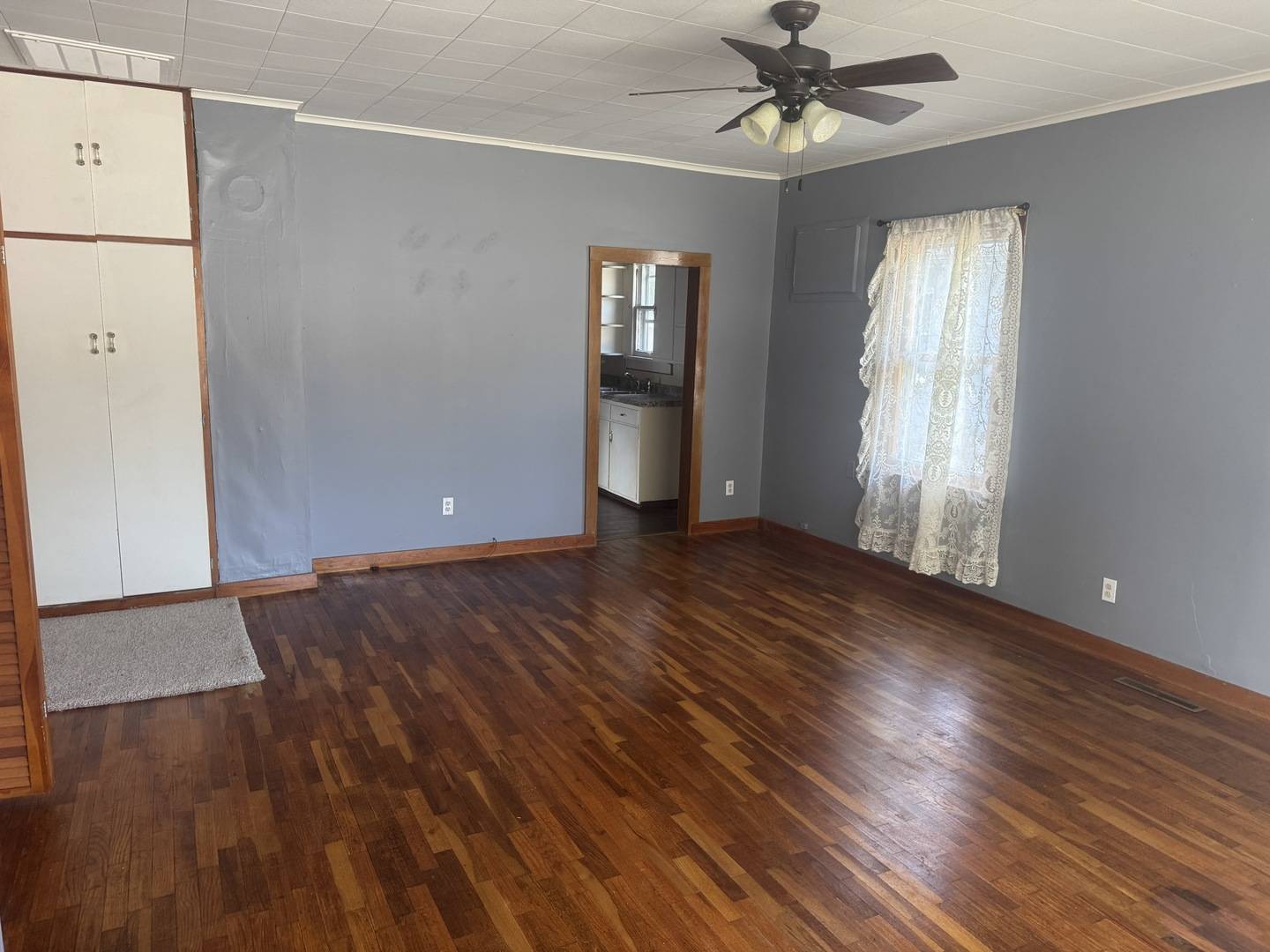 722 E Taylor ST, Benton, IL 62812