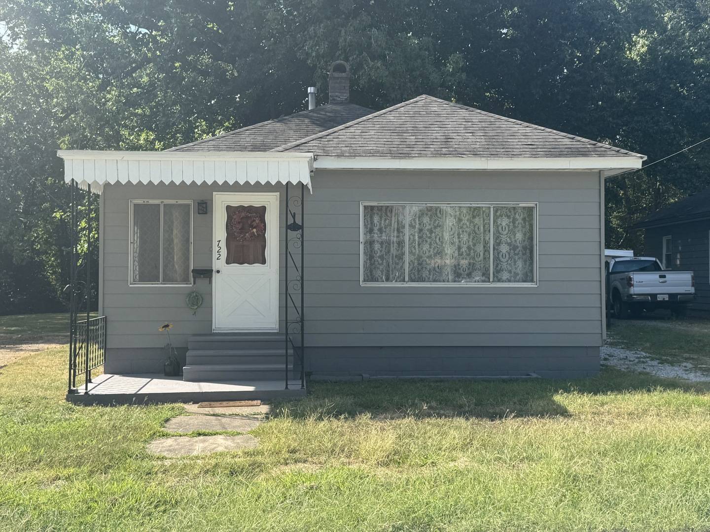 722 E Taylor ST, Benton, IL 62812