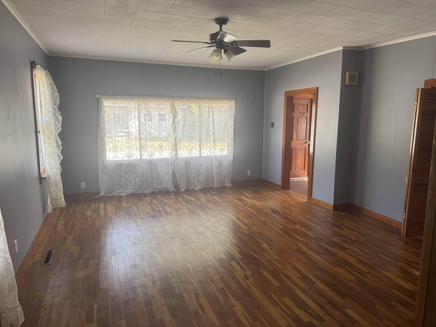 722 E Taylor ST, Benton, IL 62812