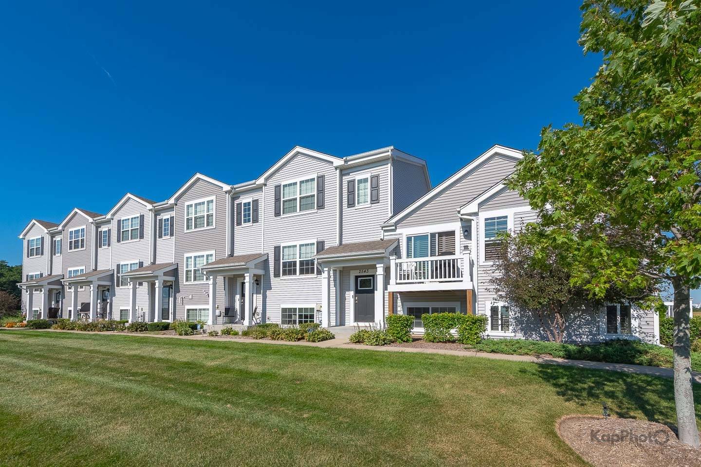 2543 Bella DR, Pingree Grove, IL 60140