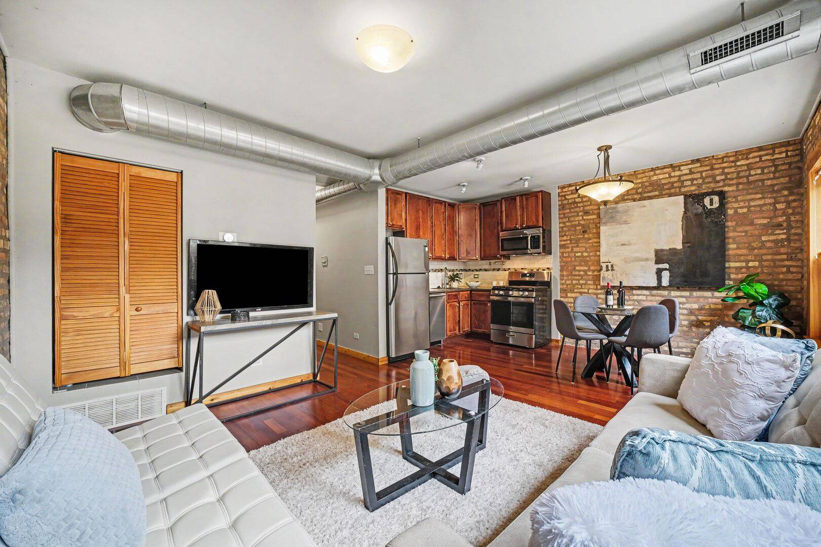 1249 W Roscoe ST #1, Chicago, IL 60657
