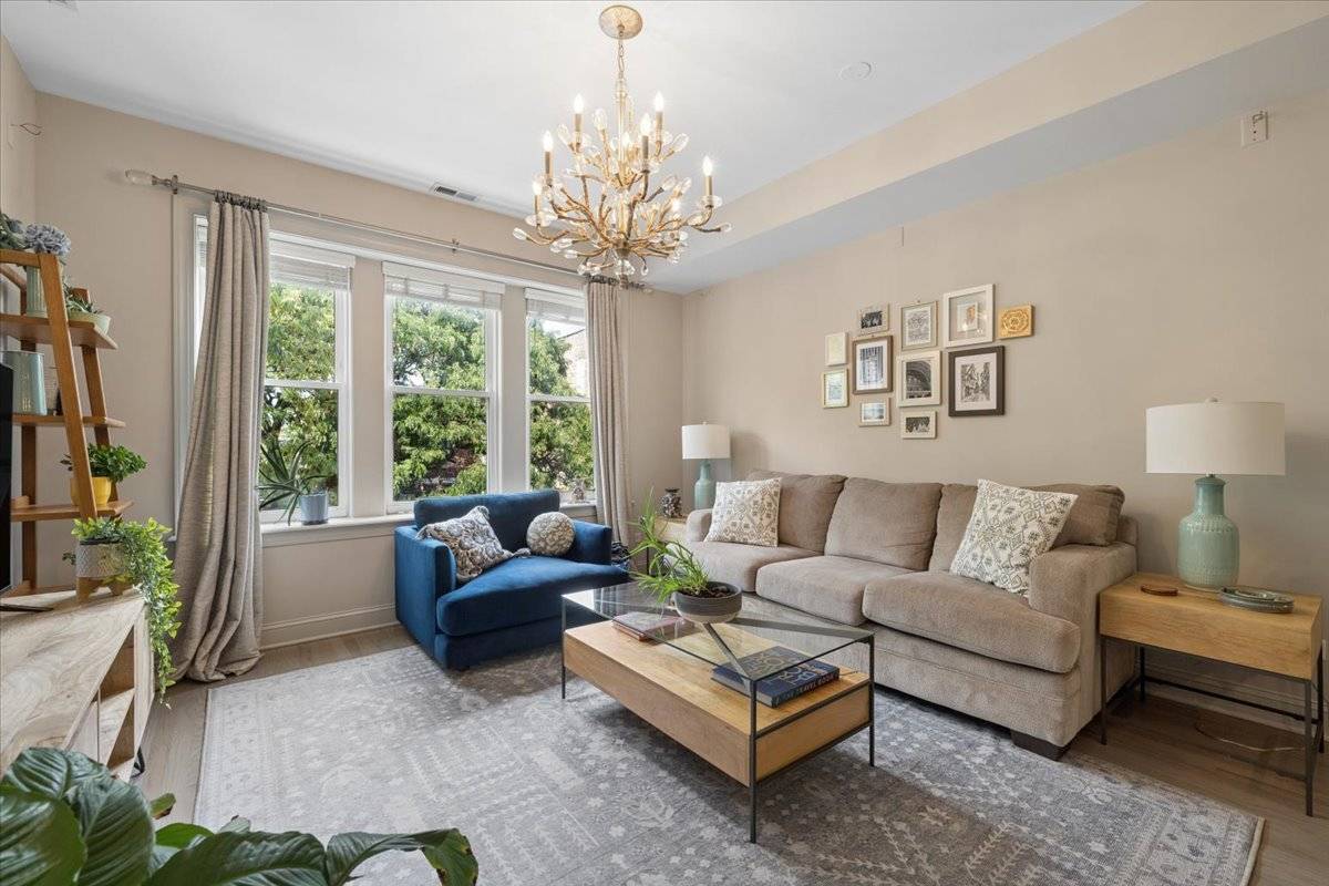 1515 W Cullom AVE #2, Chicago, IL 60613