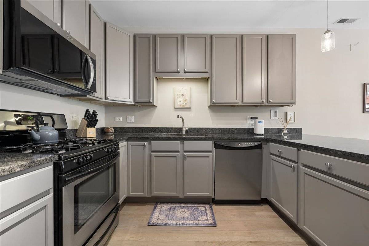 1515 W Cullom AVE #2, Chicago, IL 60613