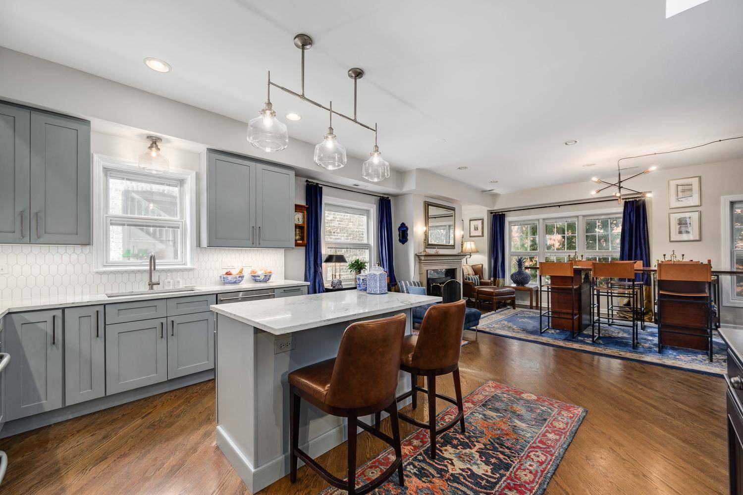 3306 N Clifton AVE #3N, Chicago, IL 60657