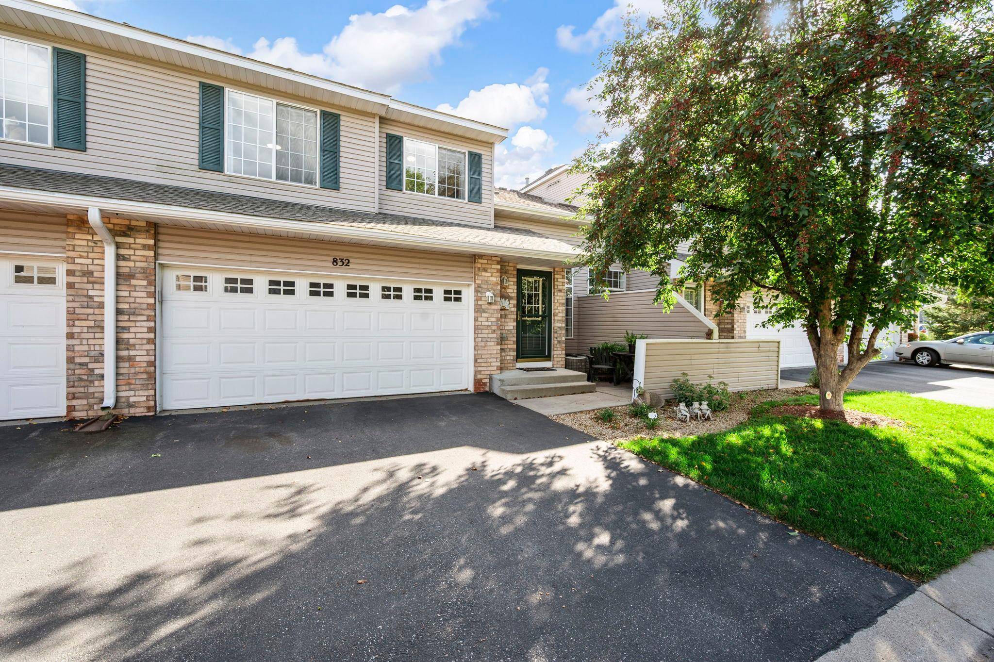 832 Summer Pines CIR, Hudson, WI 54016