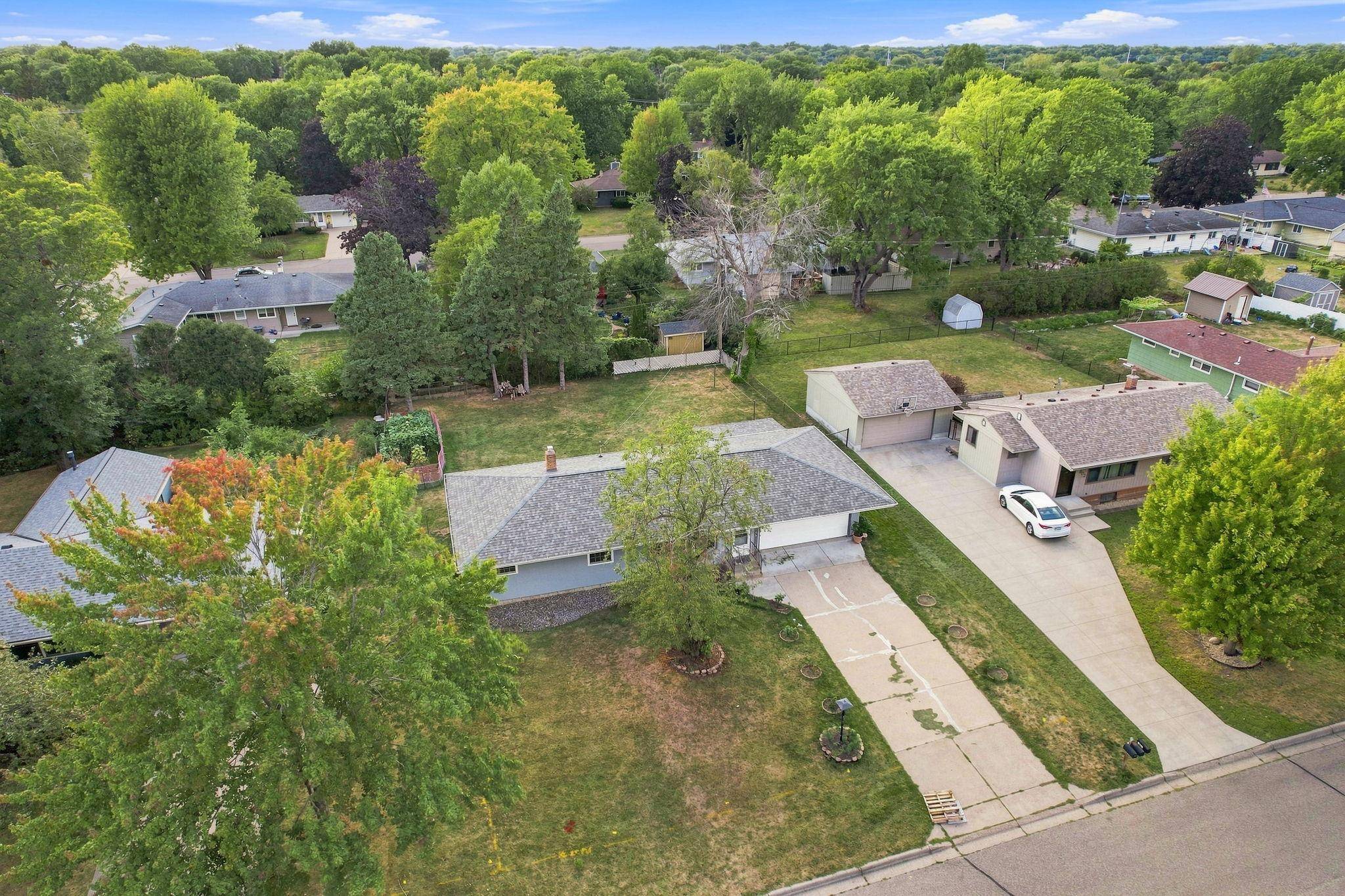 2795 Farrington ST, Roseville, MN 55113