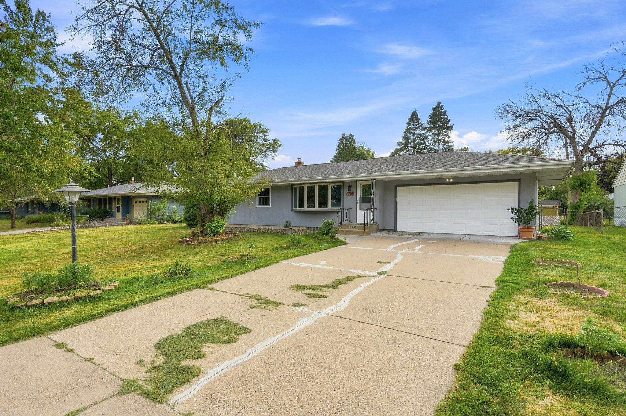 2795 Farrington ST, Roseville, MN 55113