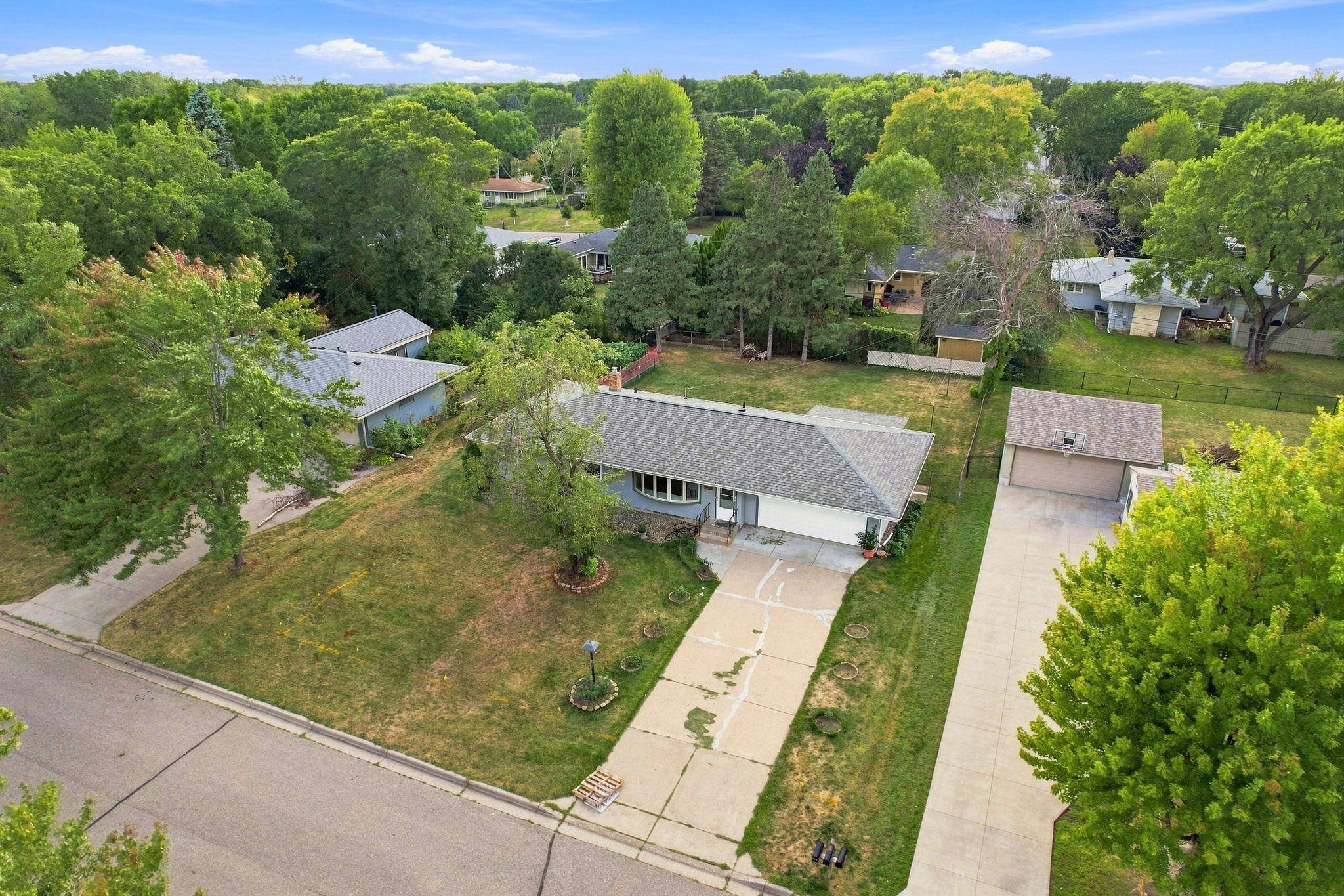 2795 Farrington ST, Roseville, MN 55113