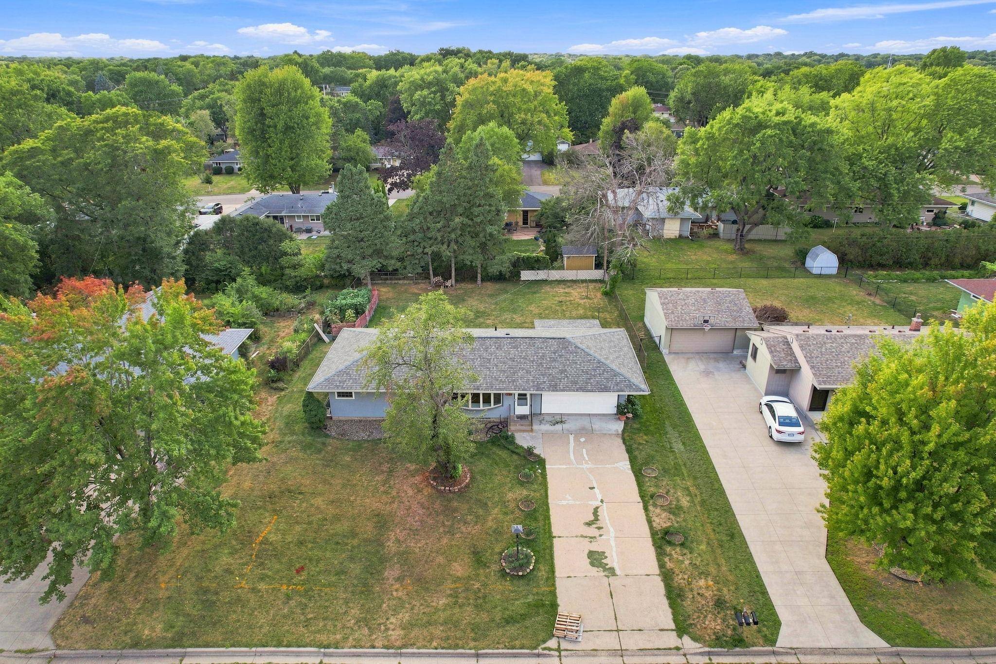 2795 Farrington ST, Roseville, MN 55113