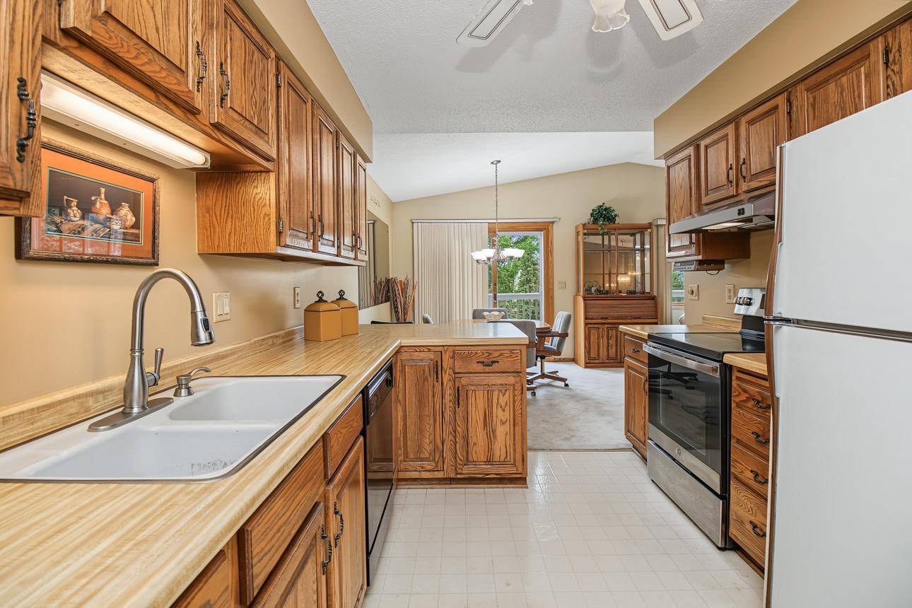 3901 Gershwin AVE N, Oakdale, MN 55128