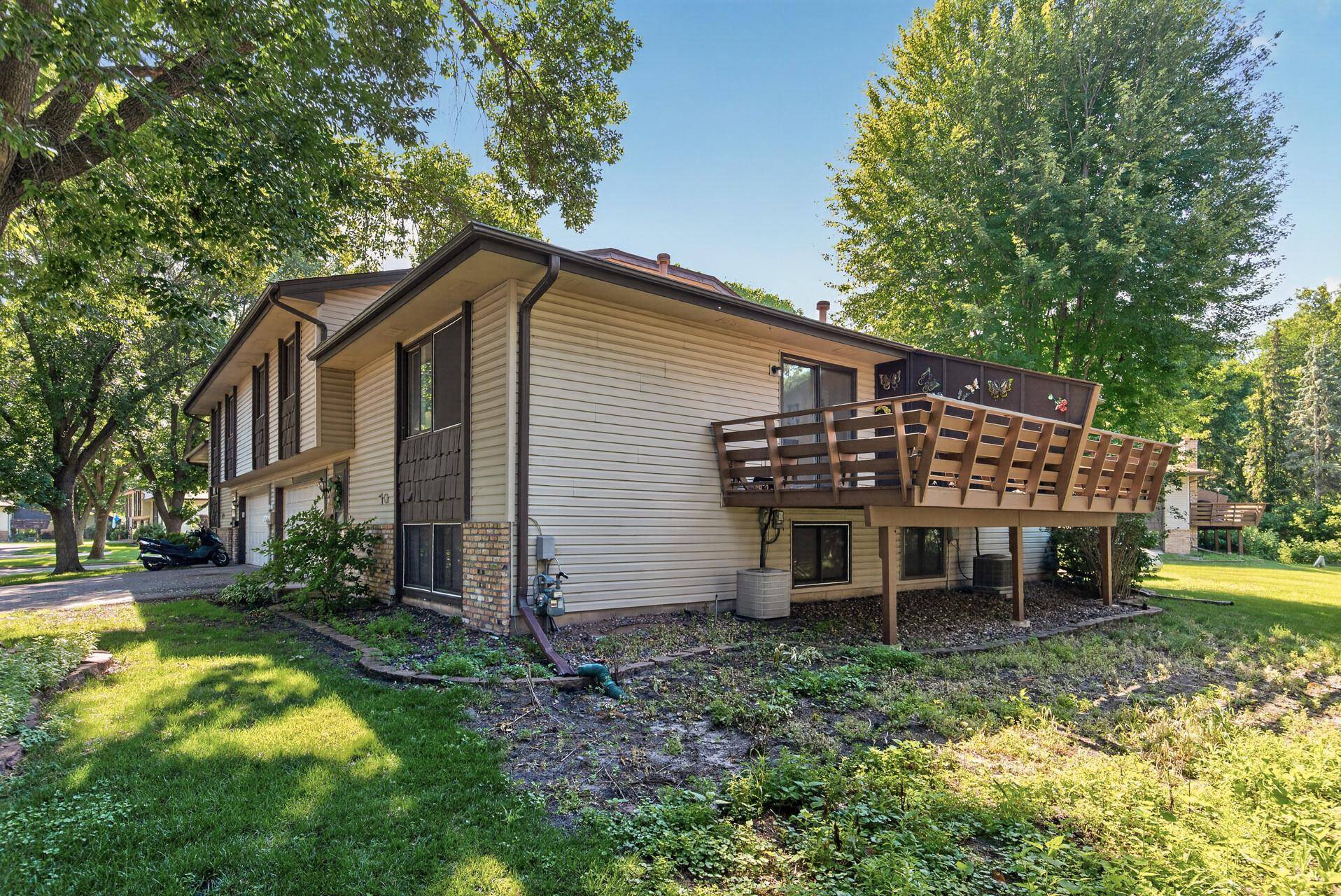 7735 York LN N, Brooklyn Park, MN 55443