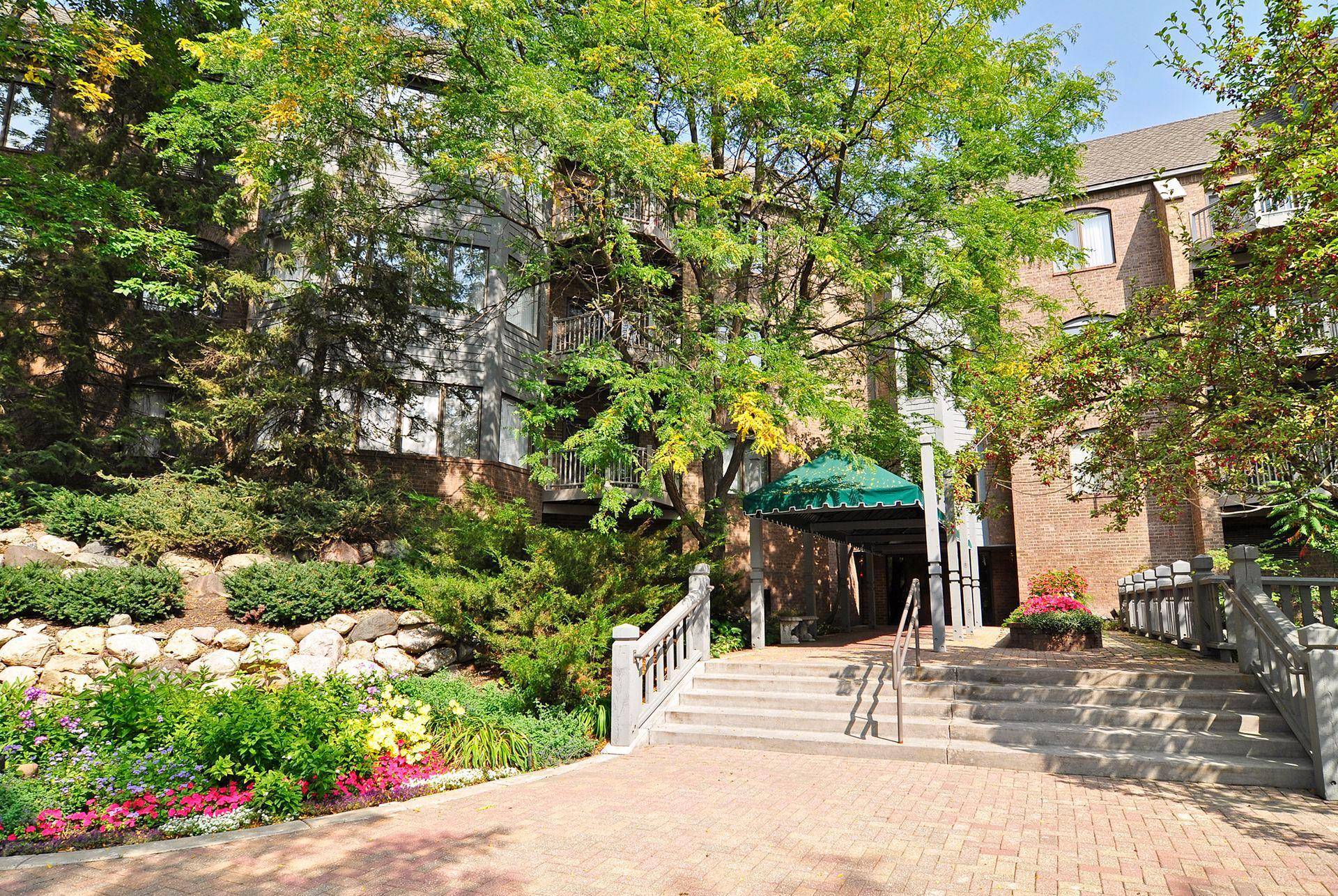 12700 Sherwood PL #102, Minnetonka, MN 55305