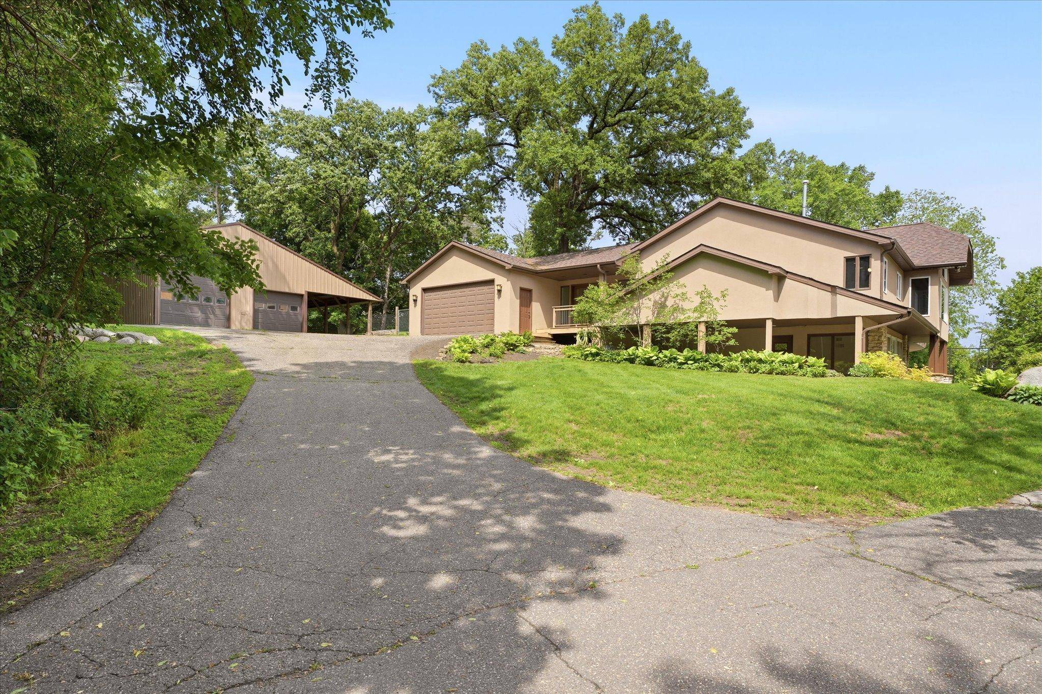 10129 Eden Prairie RD, Eden Prairie, MN 55347
