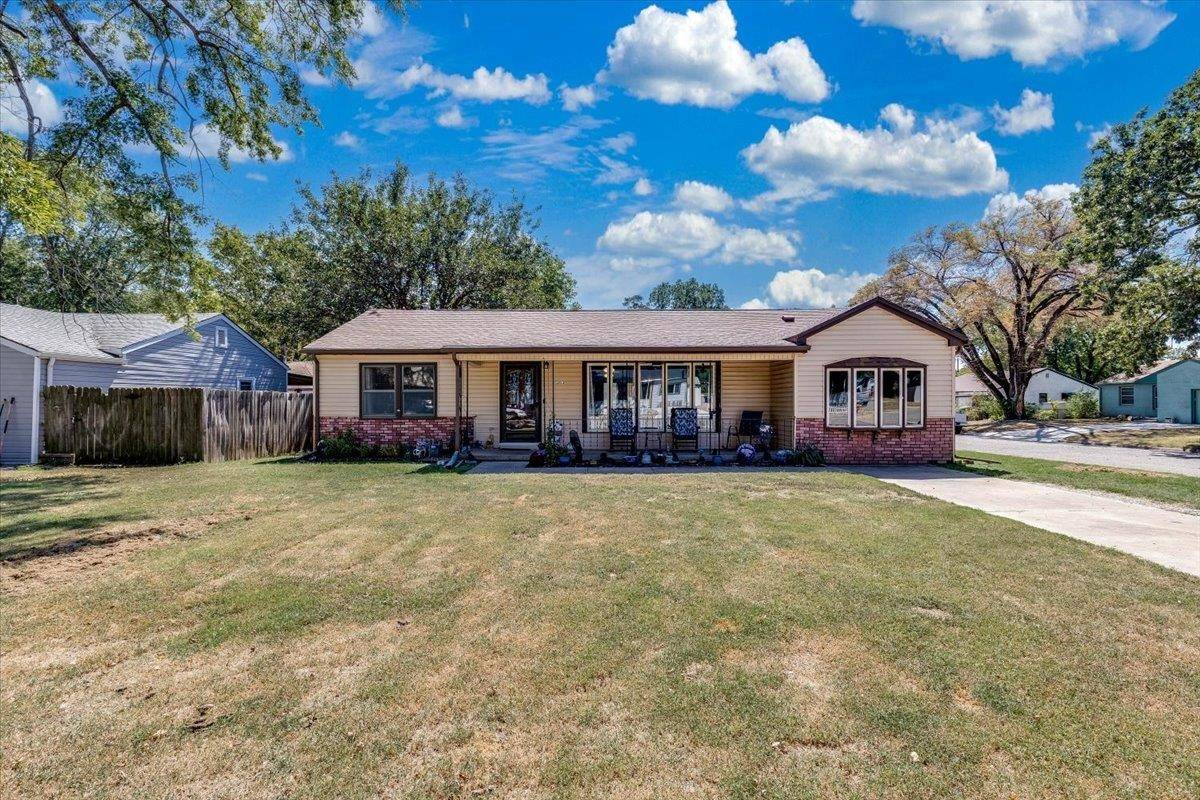 203 Martha Ave, Mulvane, KS 67110-1468