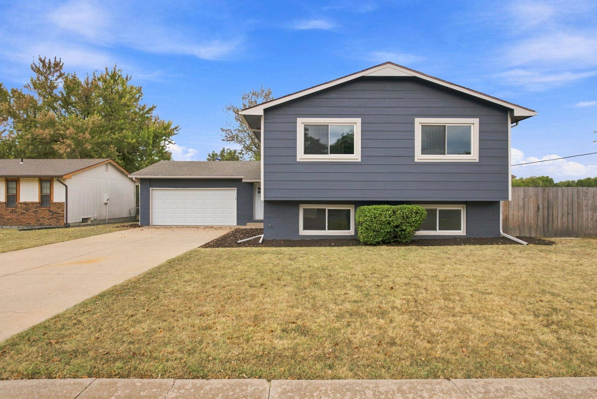 4565 N Hillcrest, Bel Aire, KS 67220