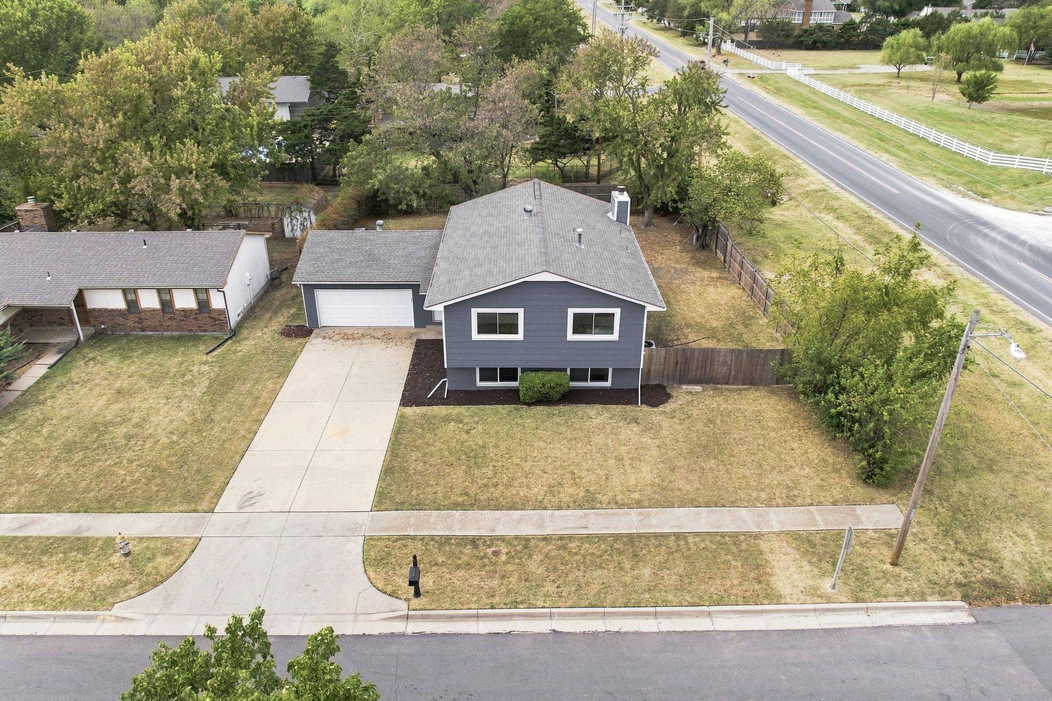 4565 N Hillcrest, Bel Aire, KS 67220