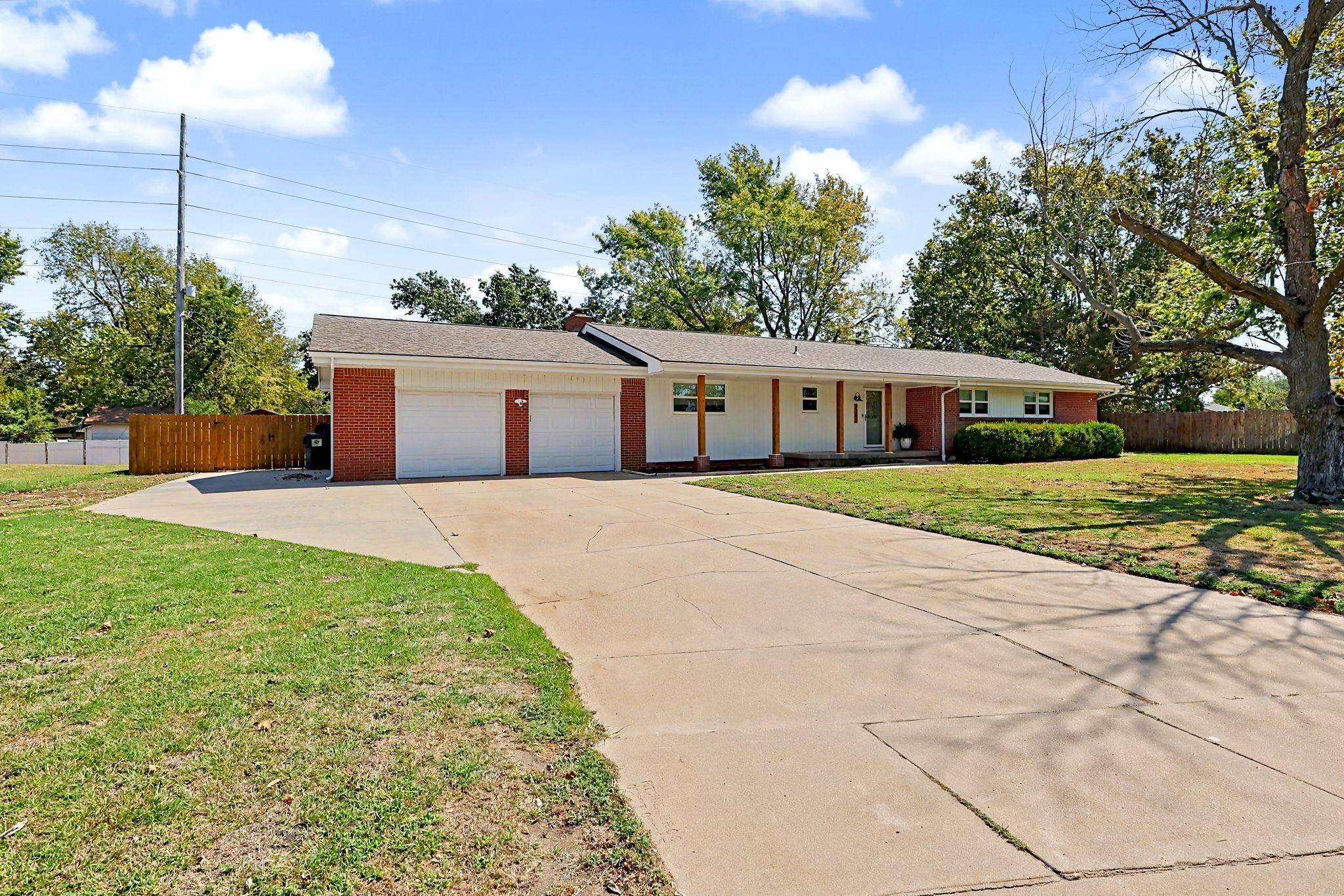 2242 N Cardinal Dr, Wichita, KS 67204