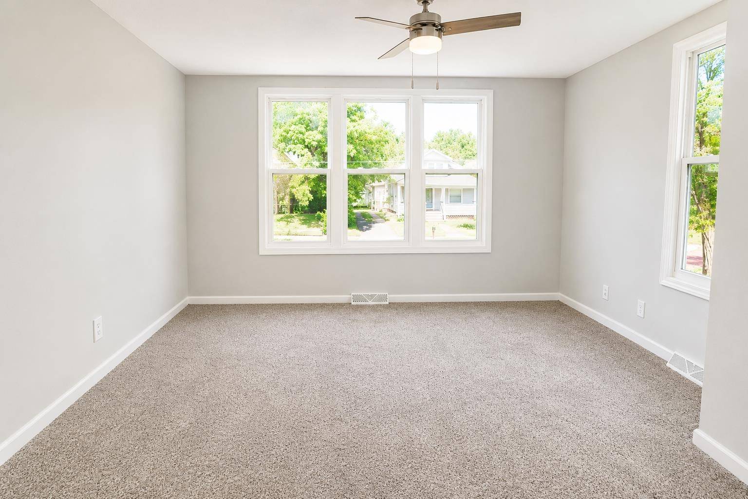1114 N Pine, Newton, KS 67114