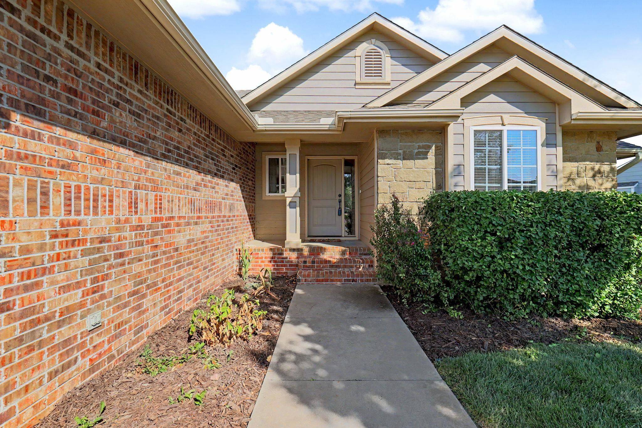 405 S Fawnwood St, Wichita, KS 67235