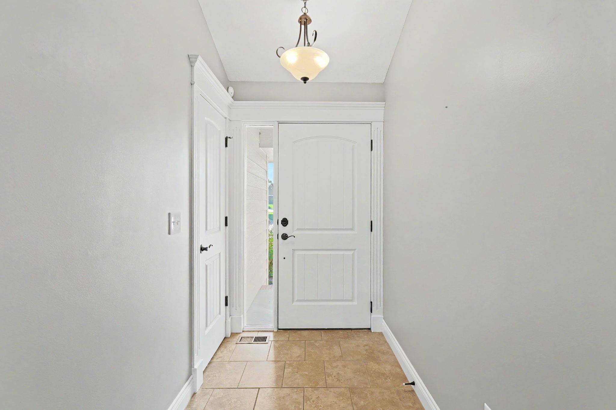405 S Fawnwood St, Wichita, KS 67235