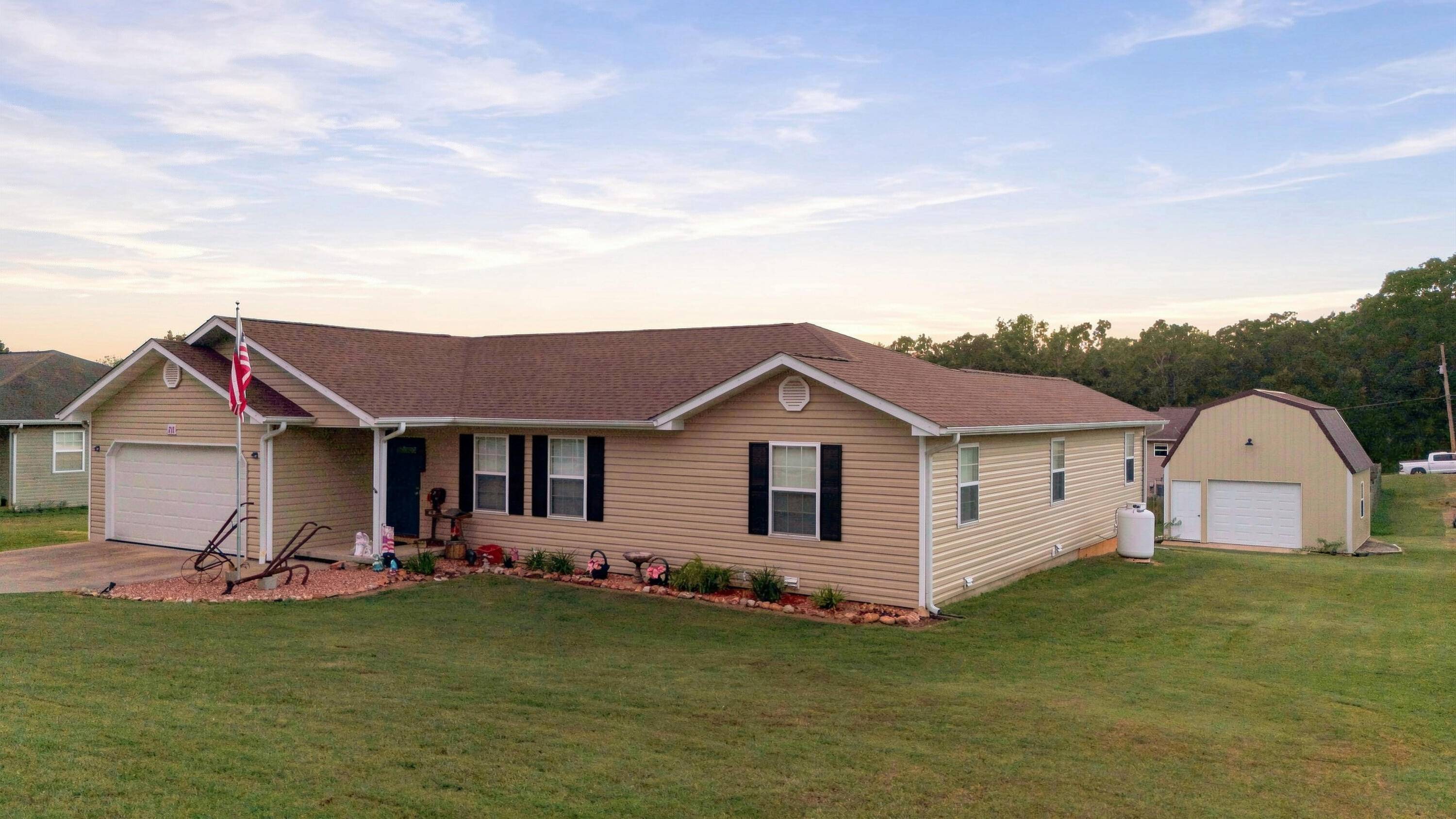 711 Olive ST, West Plains, MO 65775