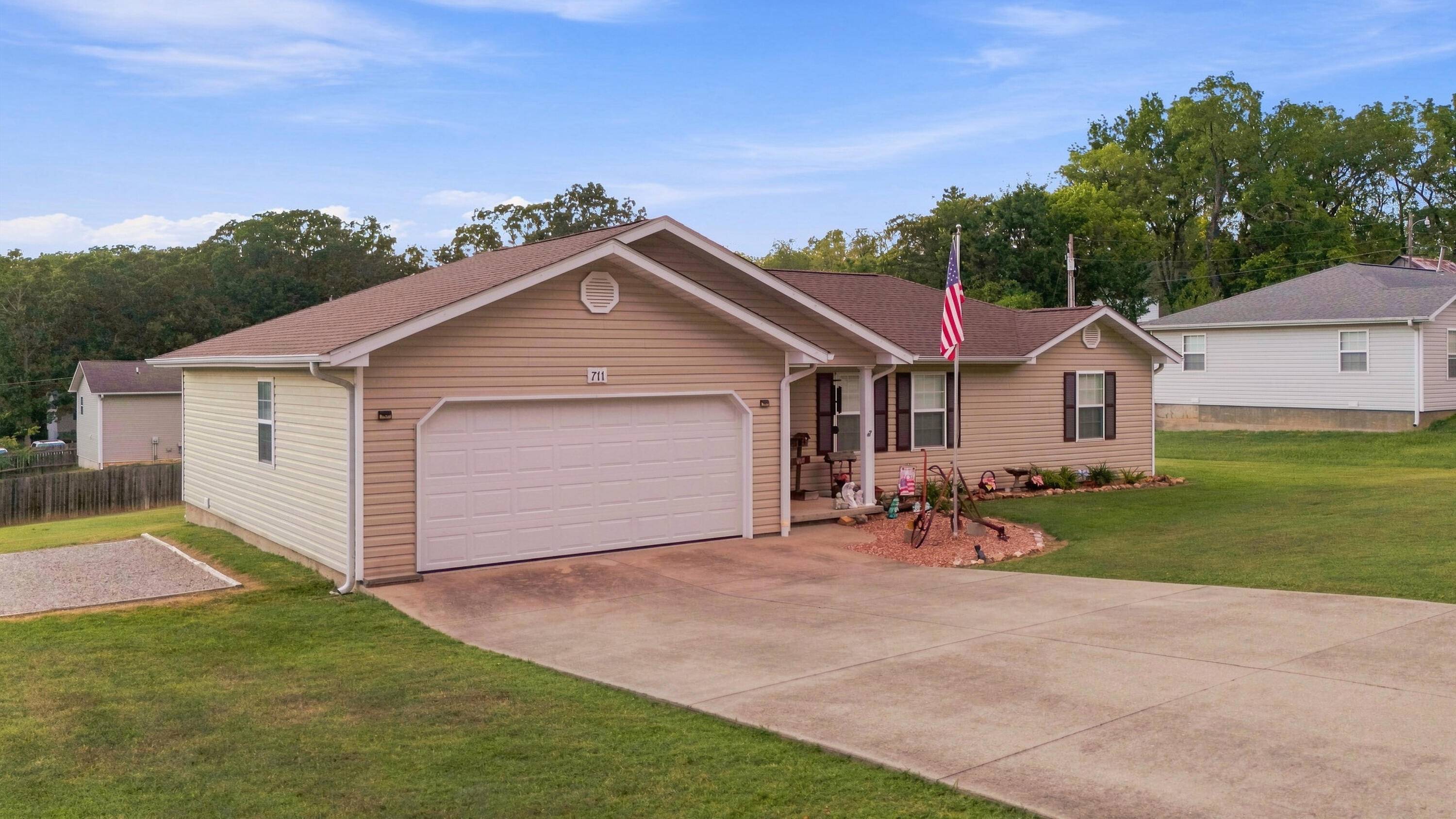 711 Olive ST, West Plains, MO 65775