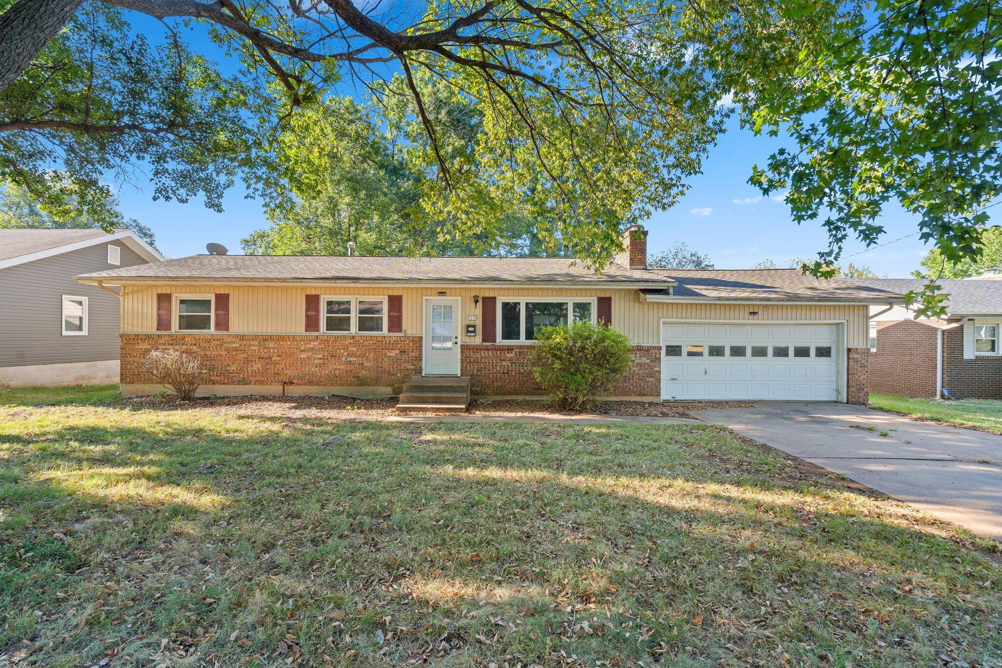 3138 W Crestview ST, Springfield, MO 65807