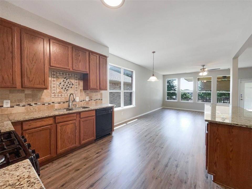 7233 Lindentree Lane, Fort Worth, TX 76137