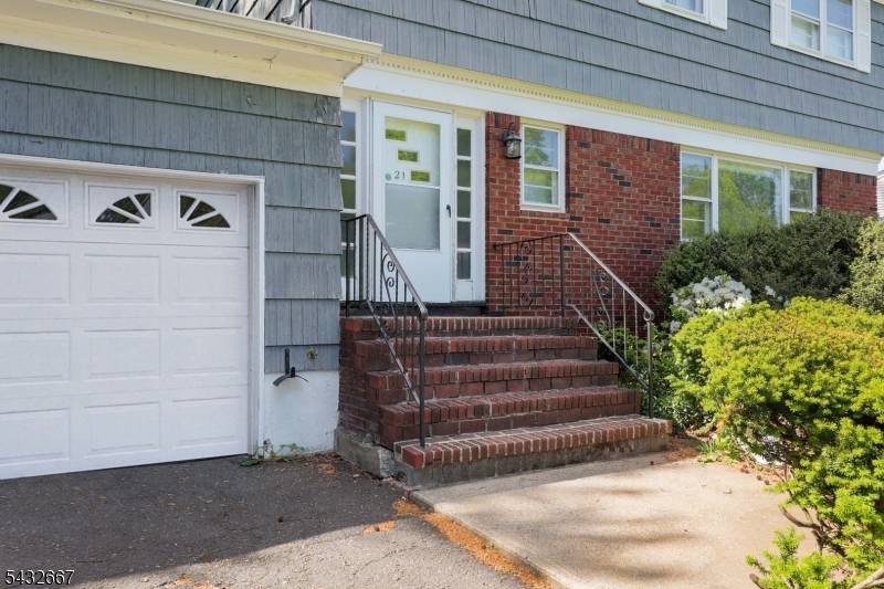 21 Saint Germain Dr, Clark Twp., NJ 07066