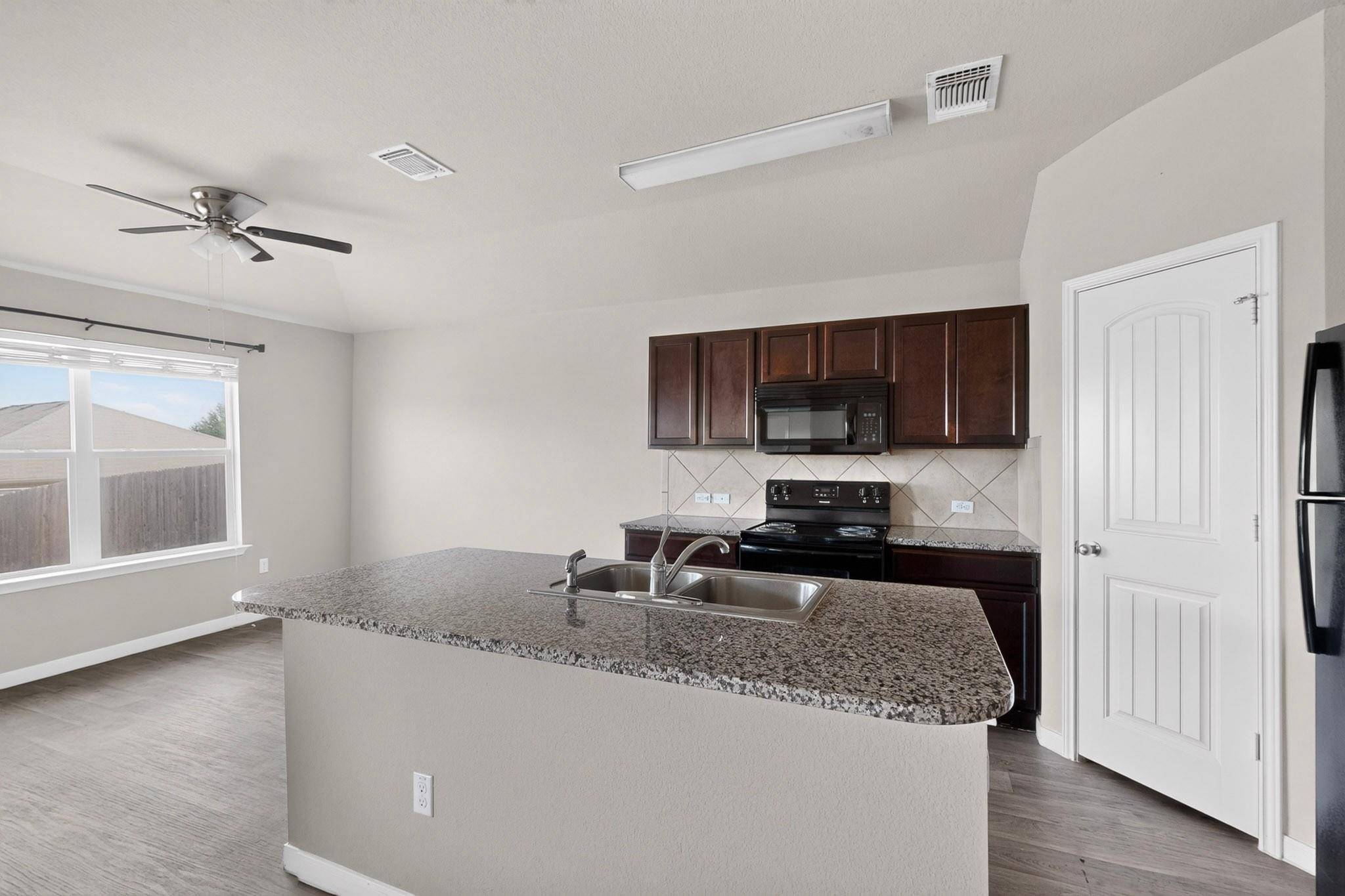 402 Pentire WAY, Hutto, TX 78634