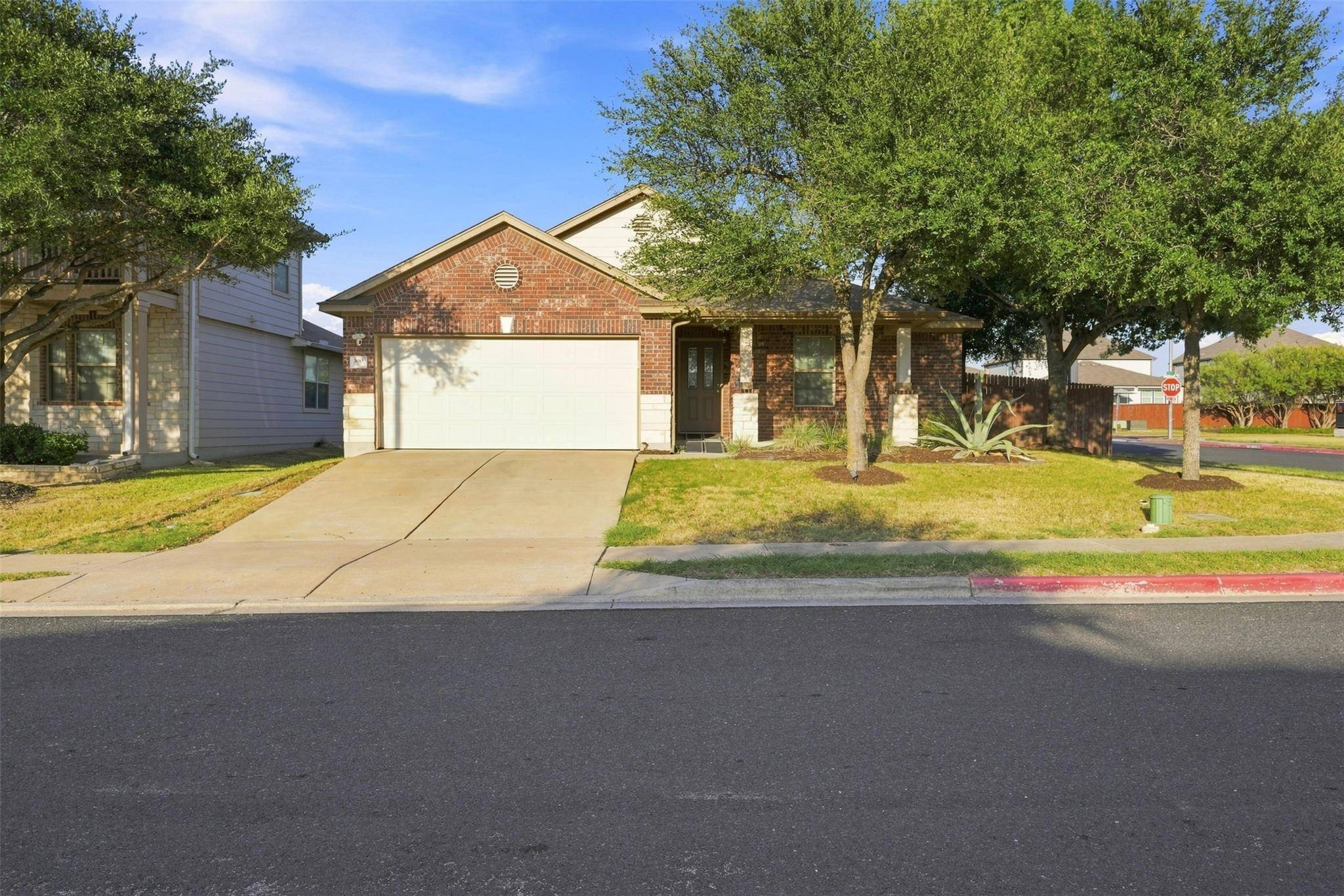 100 Quarry LN, Liberty Hill, TX 78642