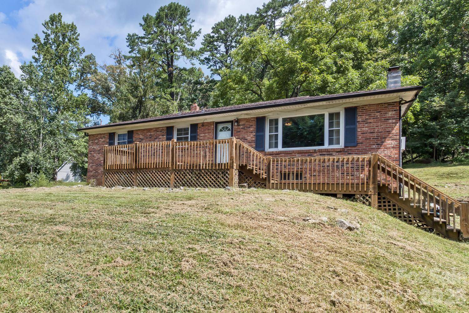 379 Bee Tree RD, Swannanoa, NC 28778
