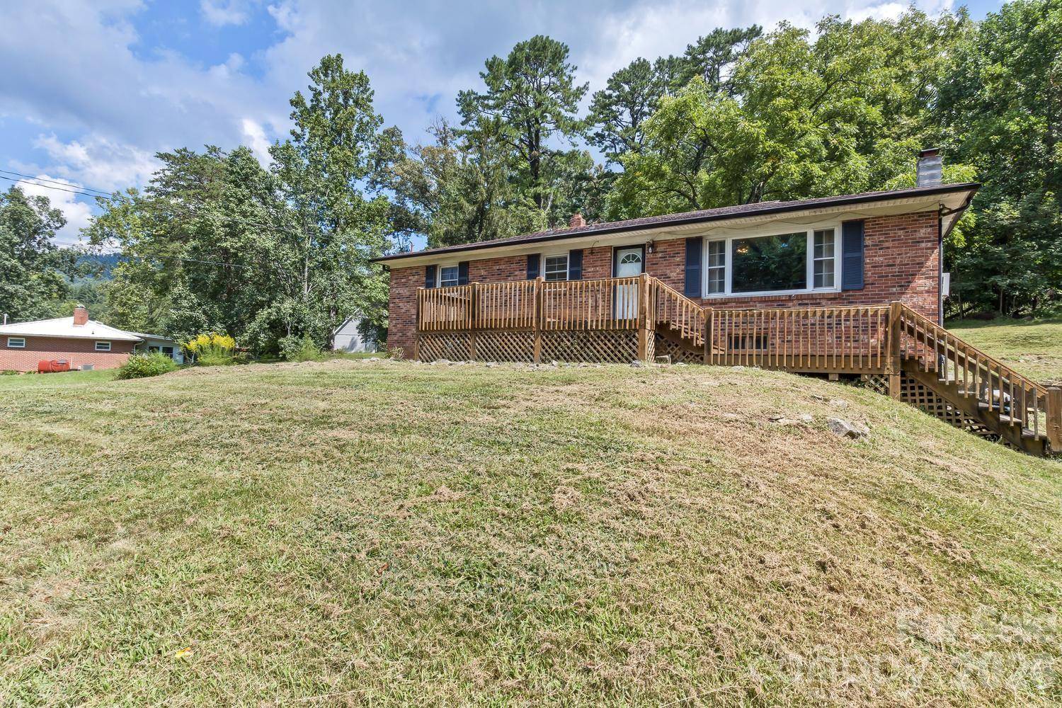 379 Bee Tree RD, Swannanoa, NC 28778