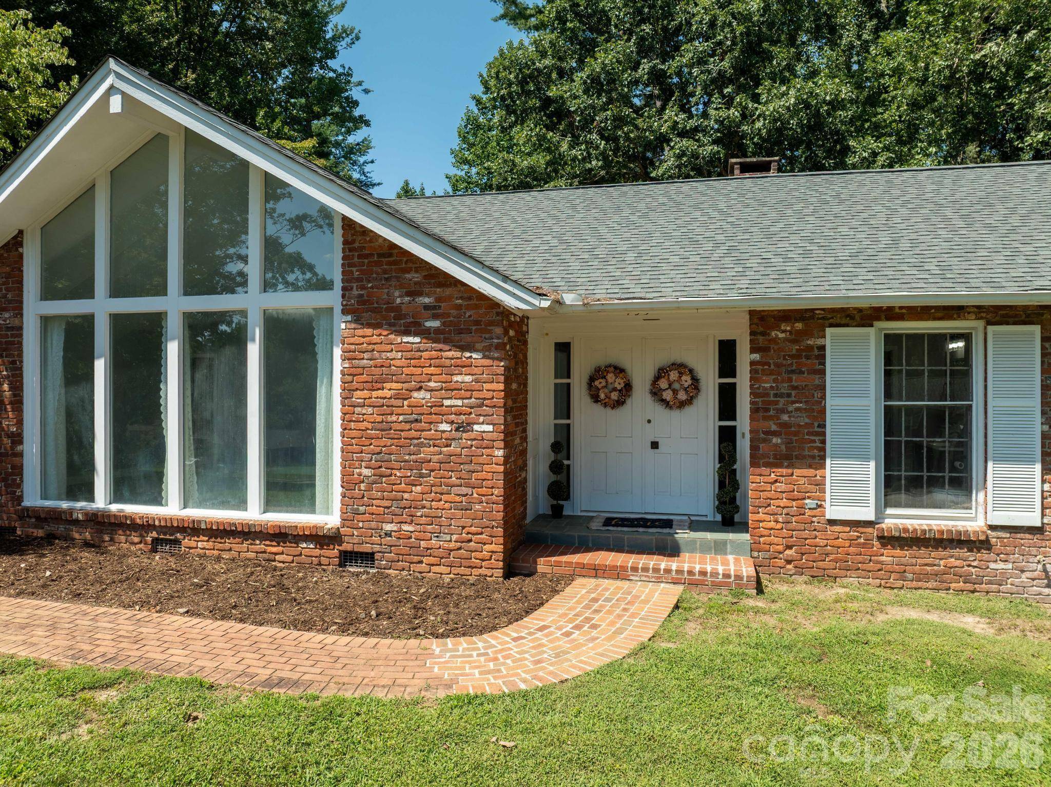 935 Ridgewood DR NE, Lenoir, NC 28645