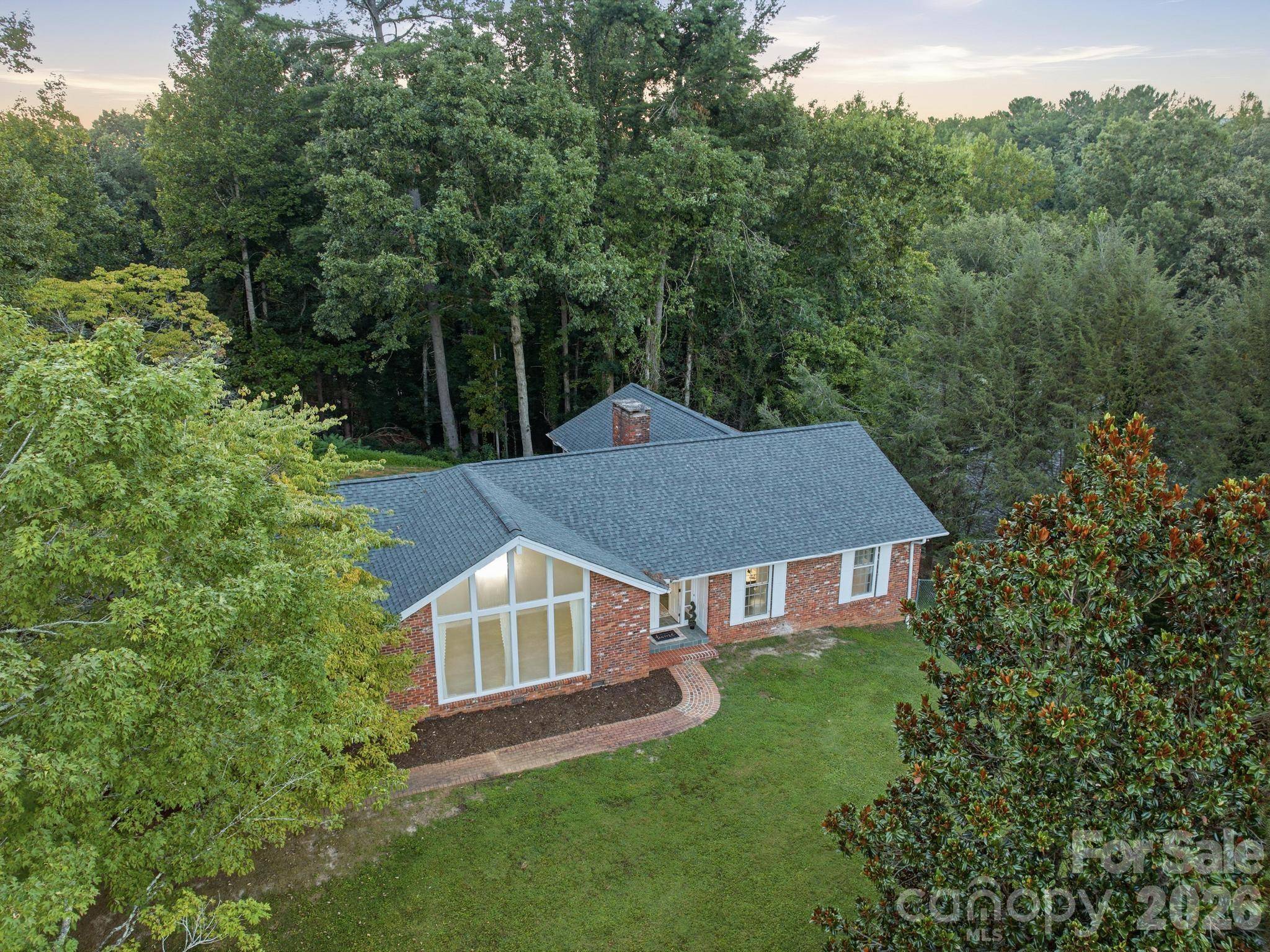 935 Ridgewood DR NE, Lenoir, NC 28645