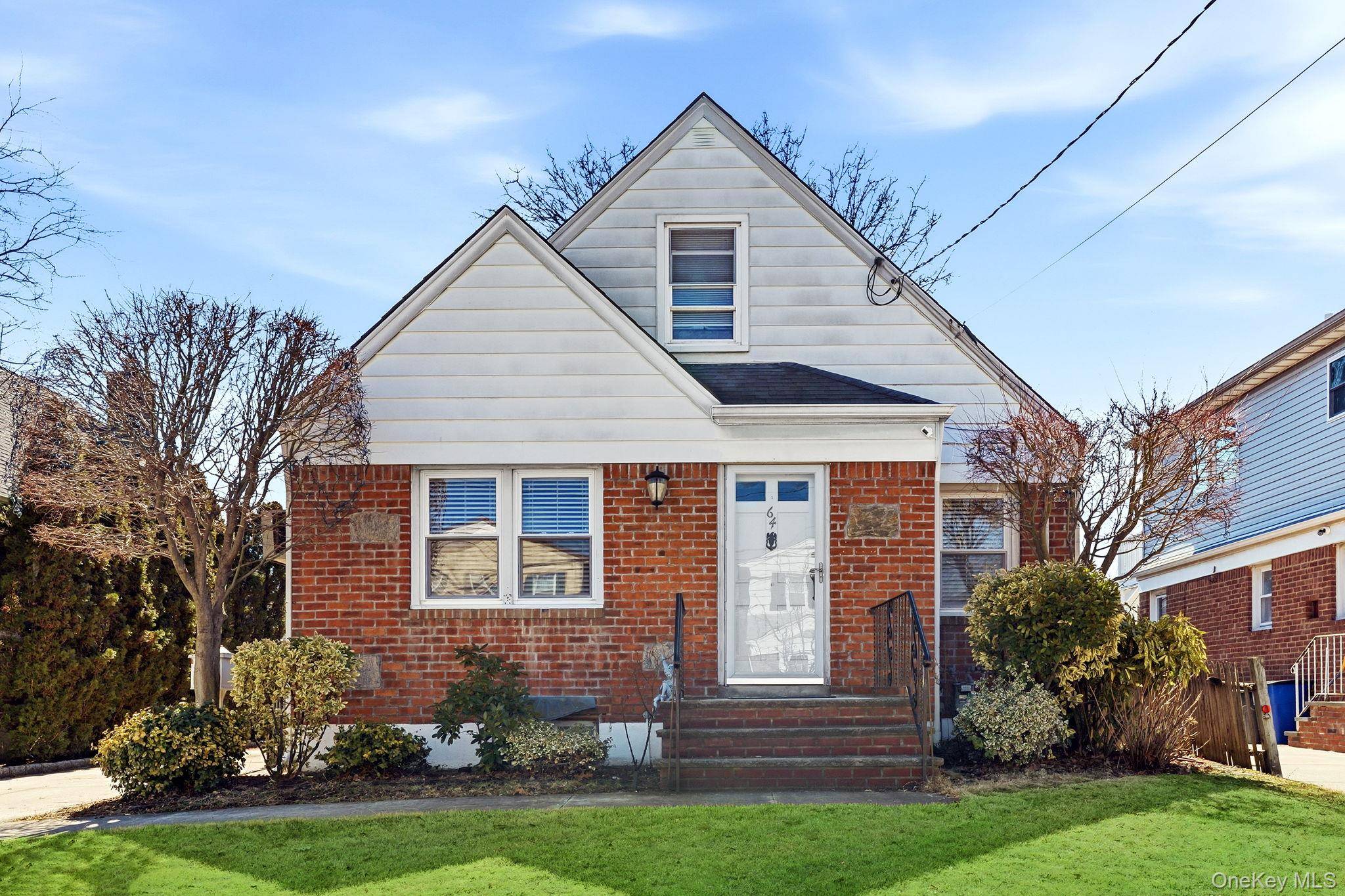 64 W Fenimore ST, Valley Stream, NY 11580