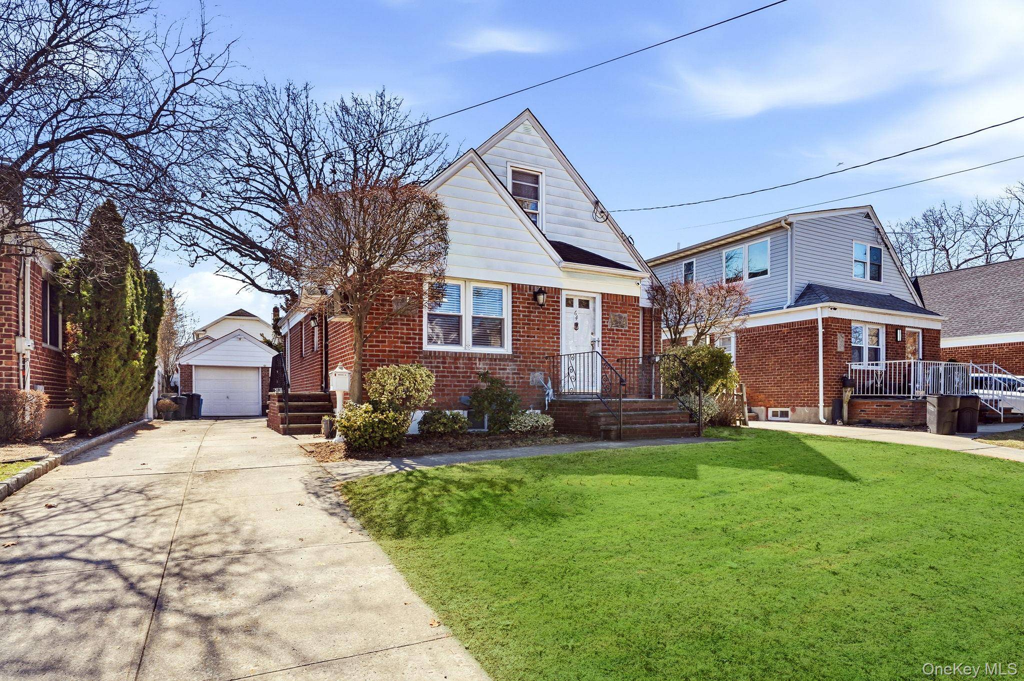64 W Fenimore ST, Valley Stream, NY 11580