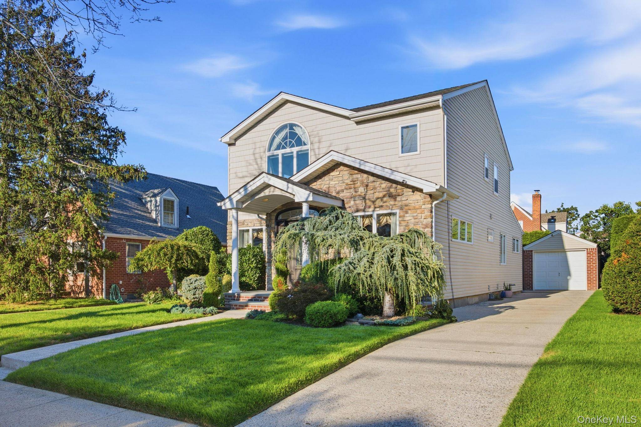 154 Celler AVE, New Hyde Park, NY 11040