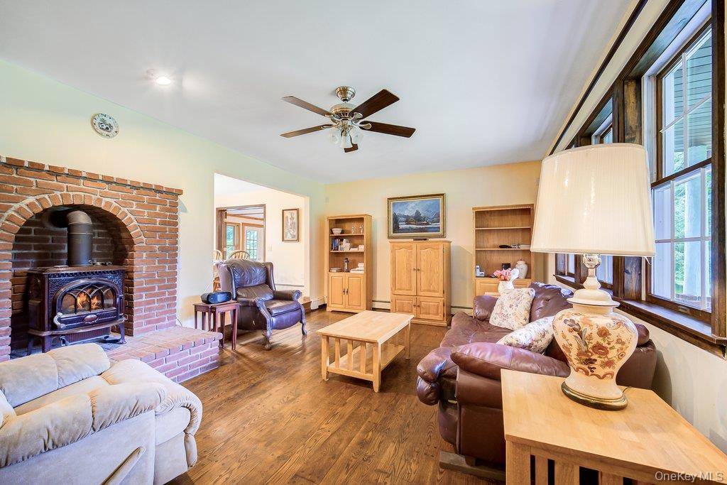 38 Nine Partners RD, Staatsburg, NY 12580