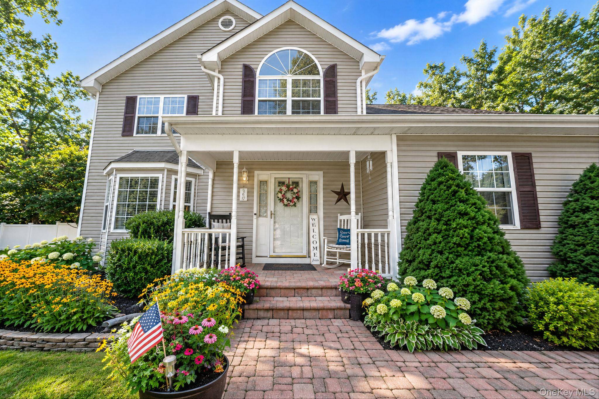 8 Sommerset DR, Yaphank, NY 11980