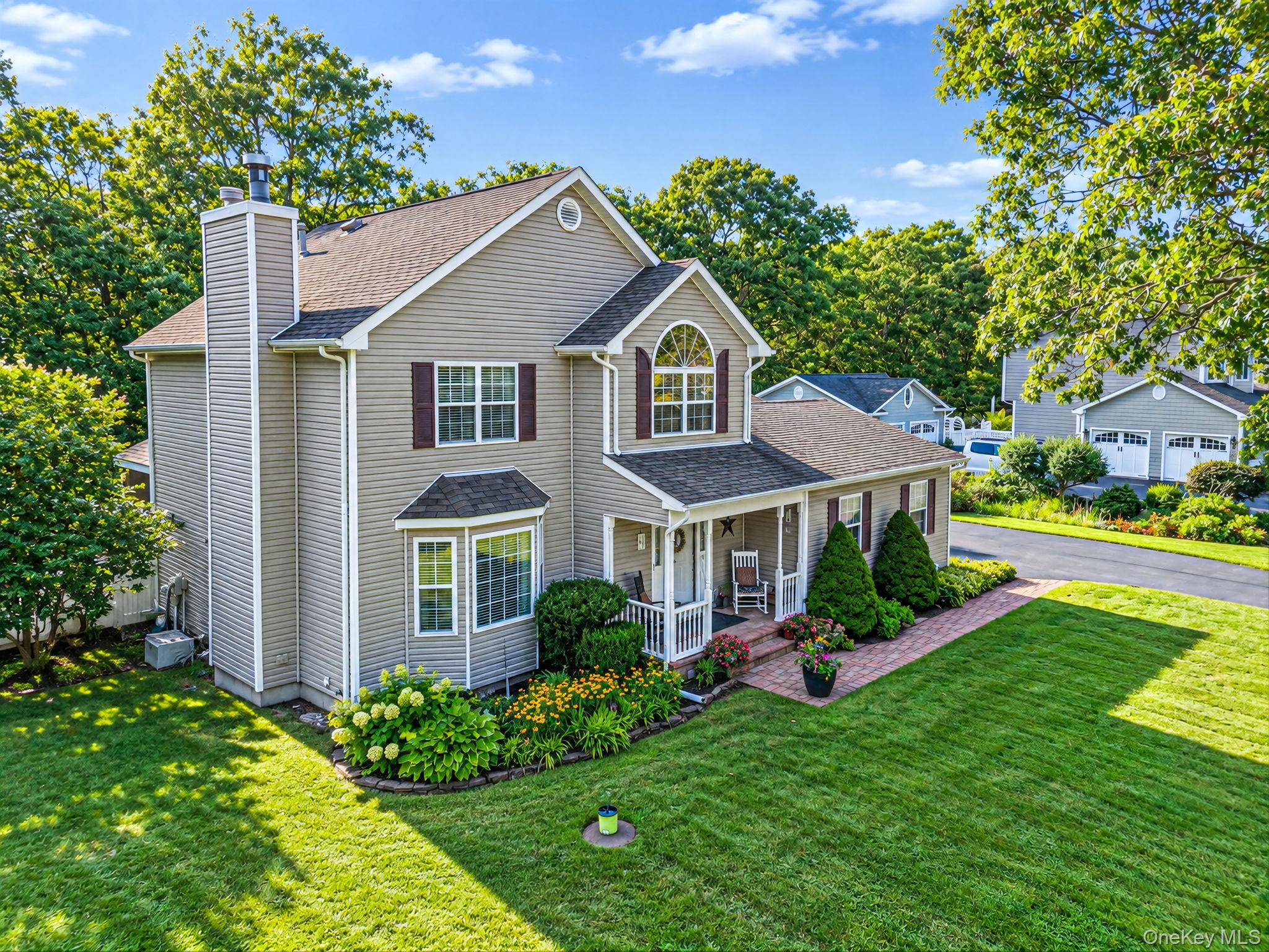 8 Sommerset DR, Yaphank, NY 11980