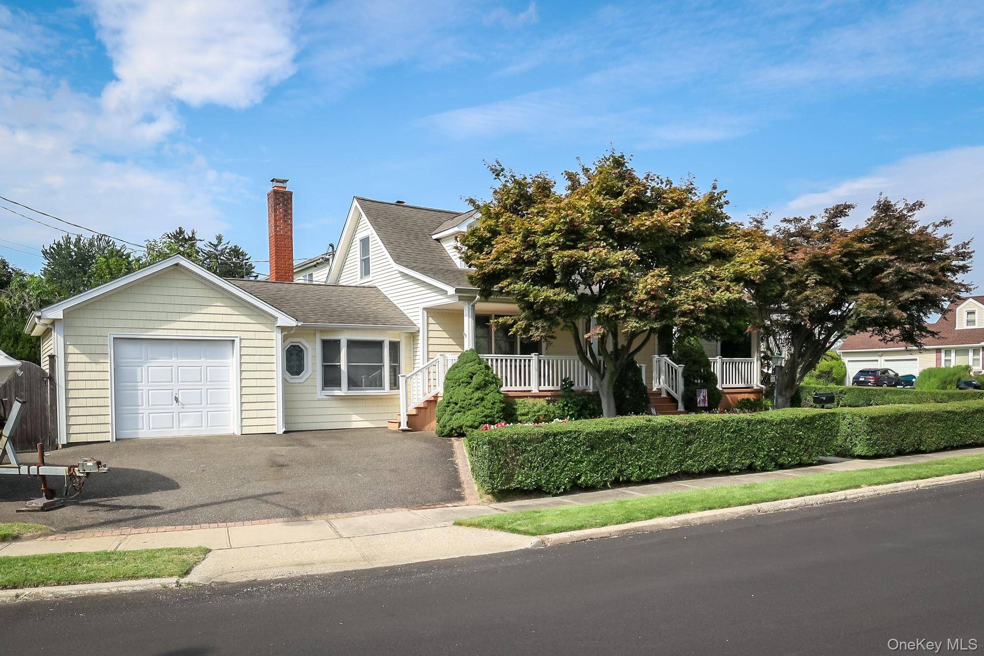 46 Woodbine DR, Hicksville, NY 11801