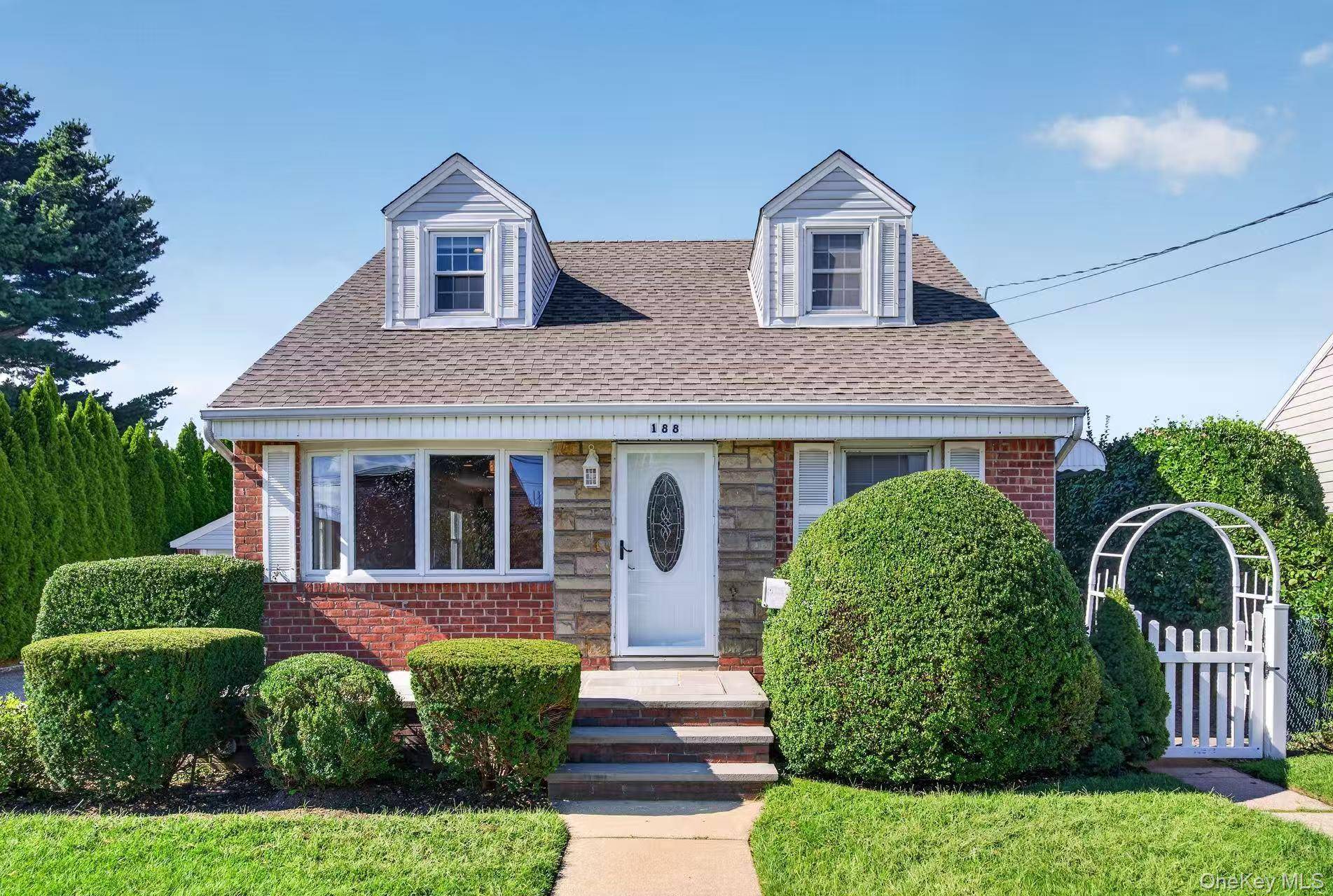 188 Arlington ST, Mineola, NY 11501