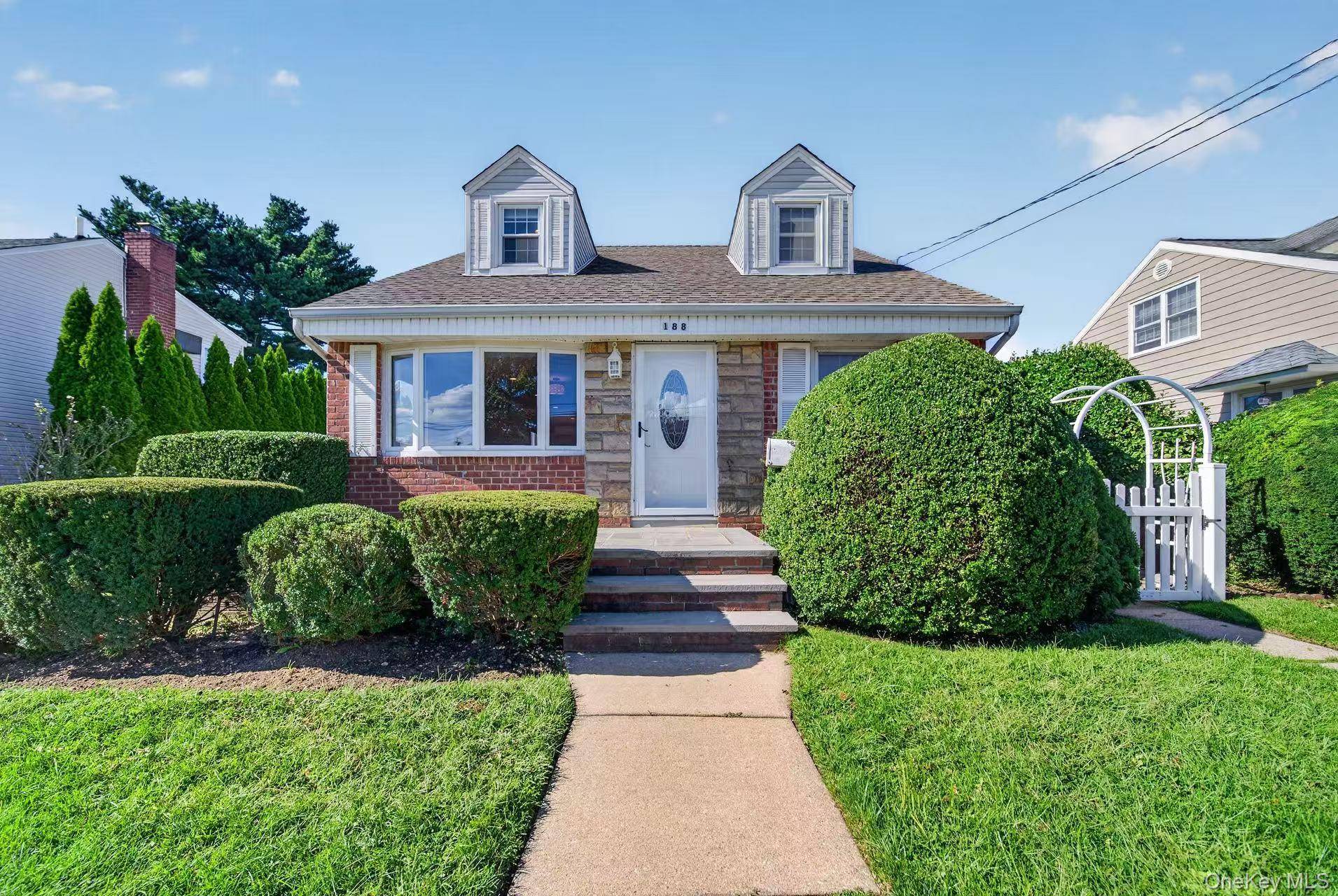 188 Arlington ST, Mineola, NY 11501